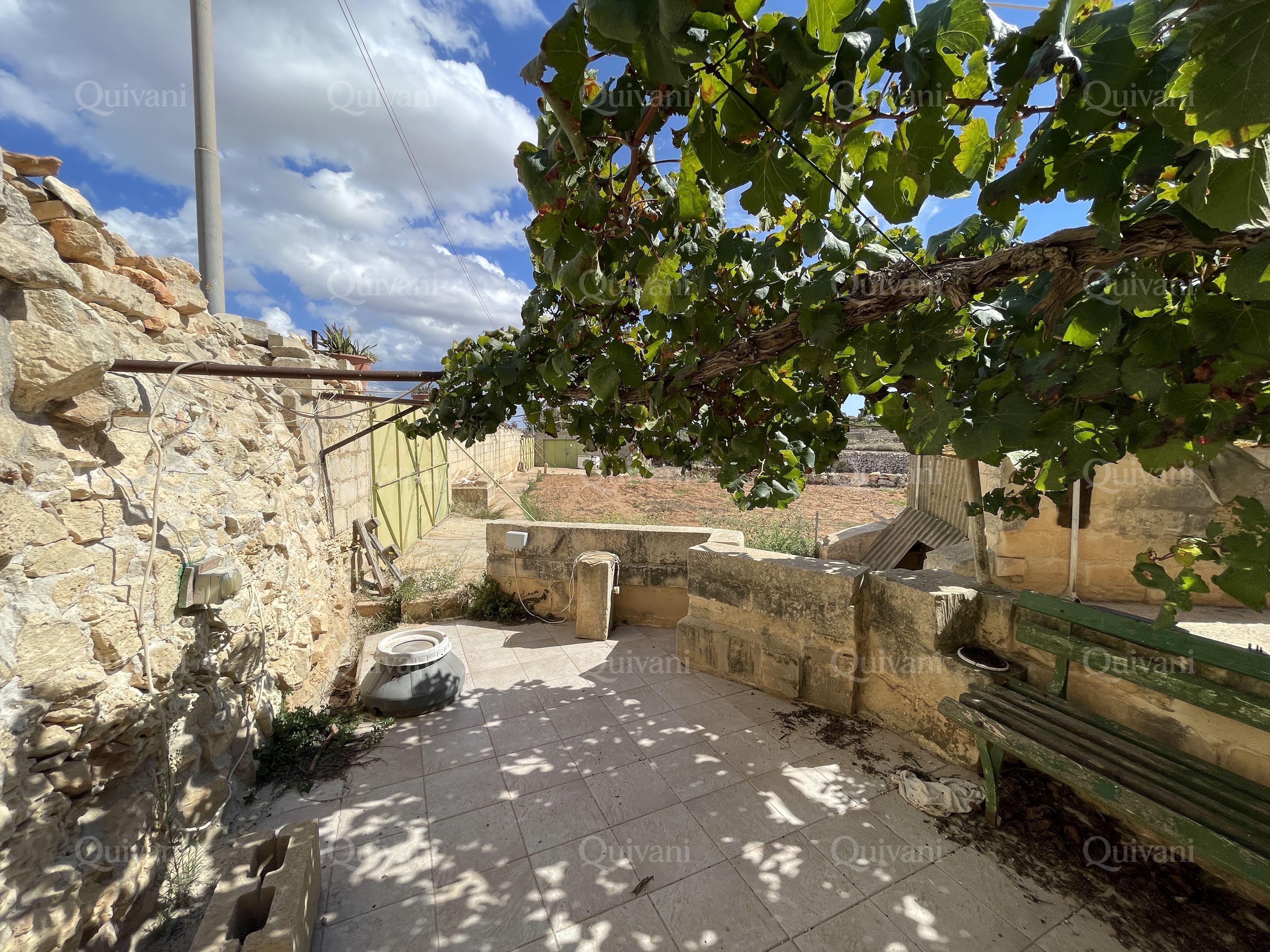 Qrendi, Unconverted Farmhouse