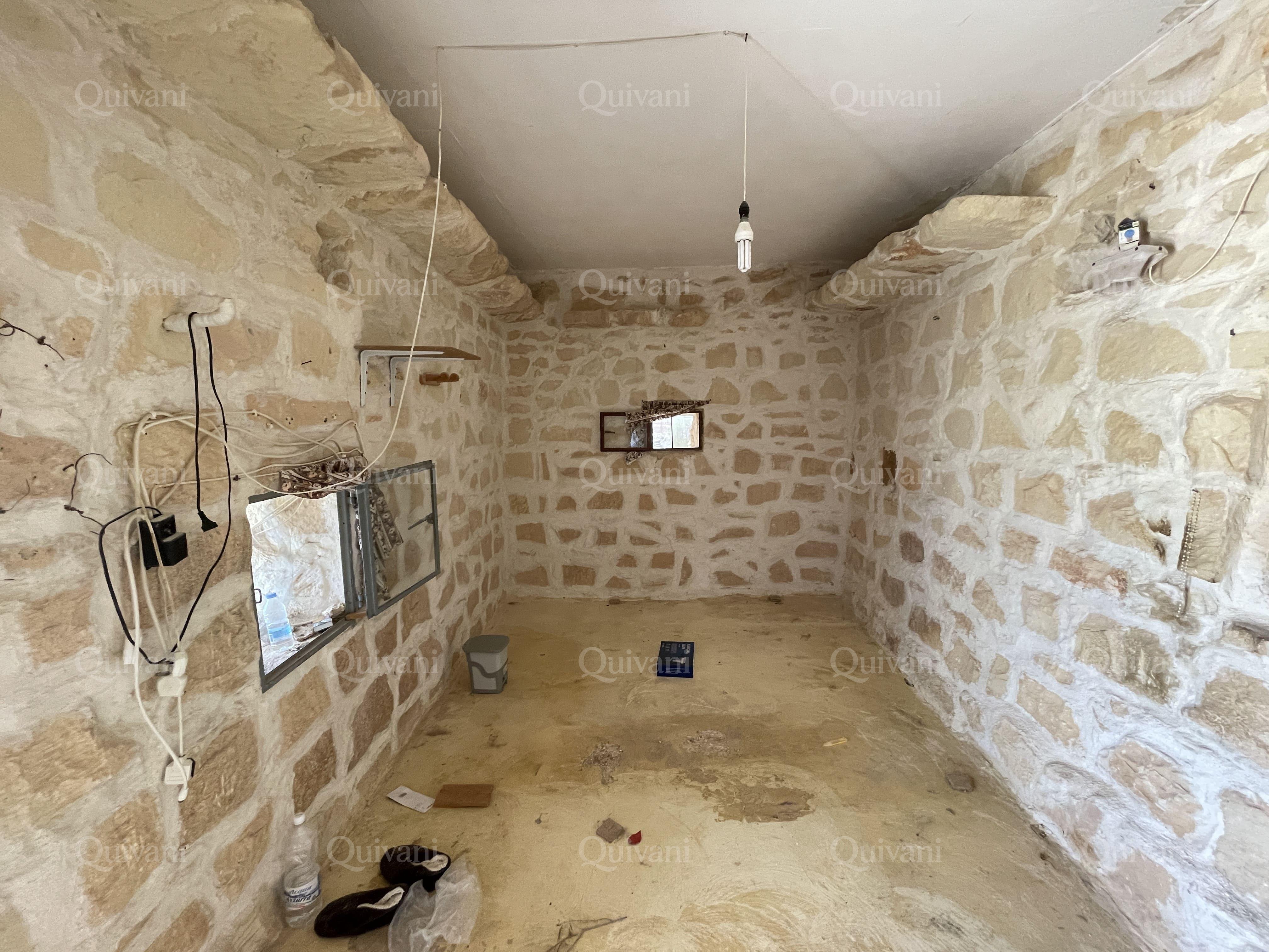 Qrendi, Unconverted Farmhouse