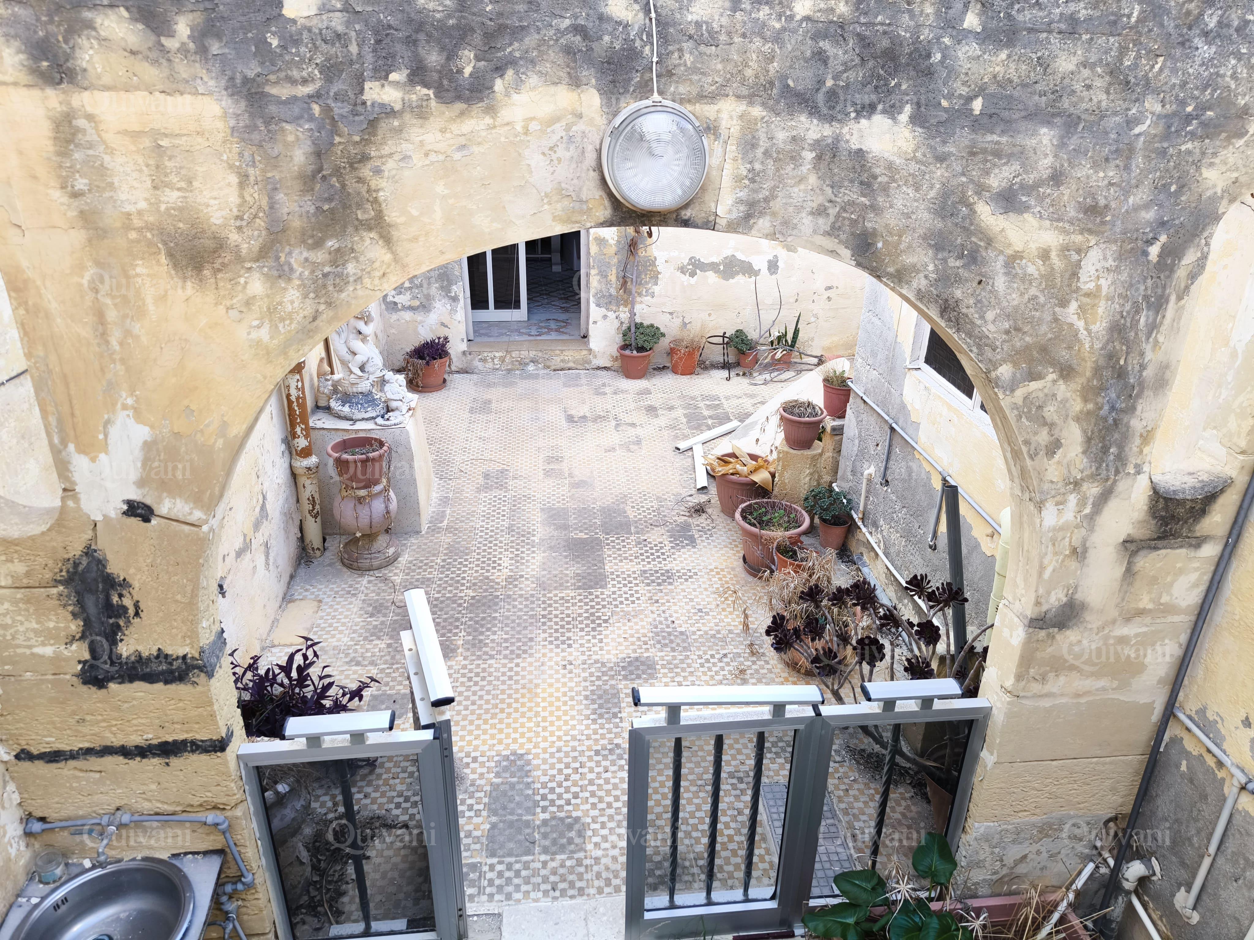 Zebbug, Unconverted Farmhouse