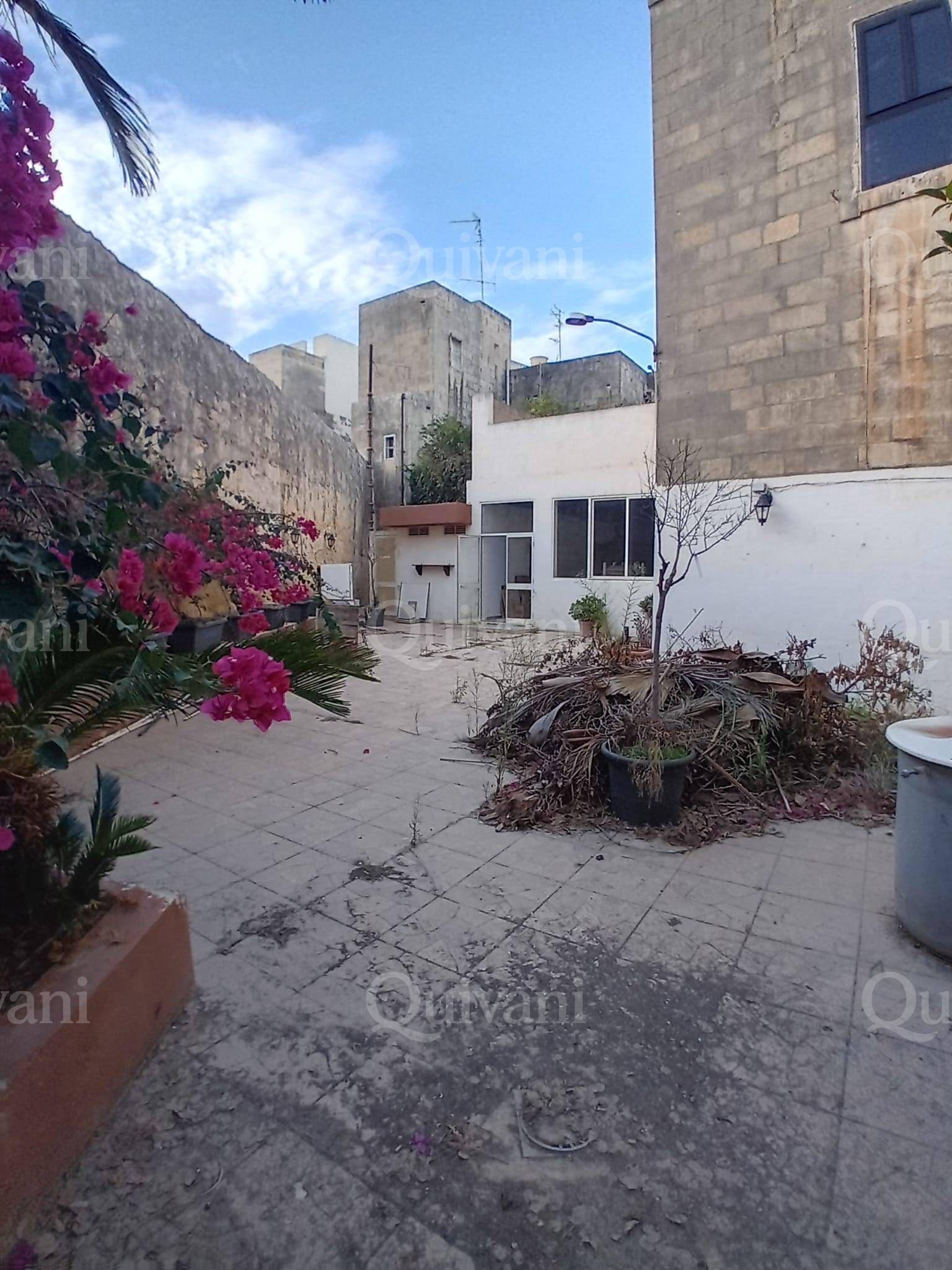 Mosta, Unconverted Townhouse