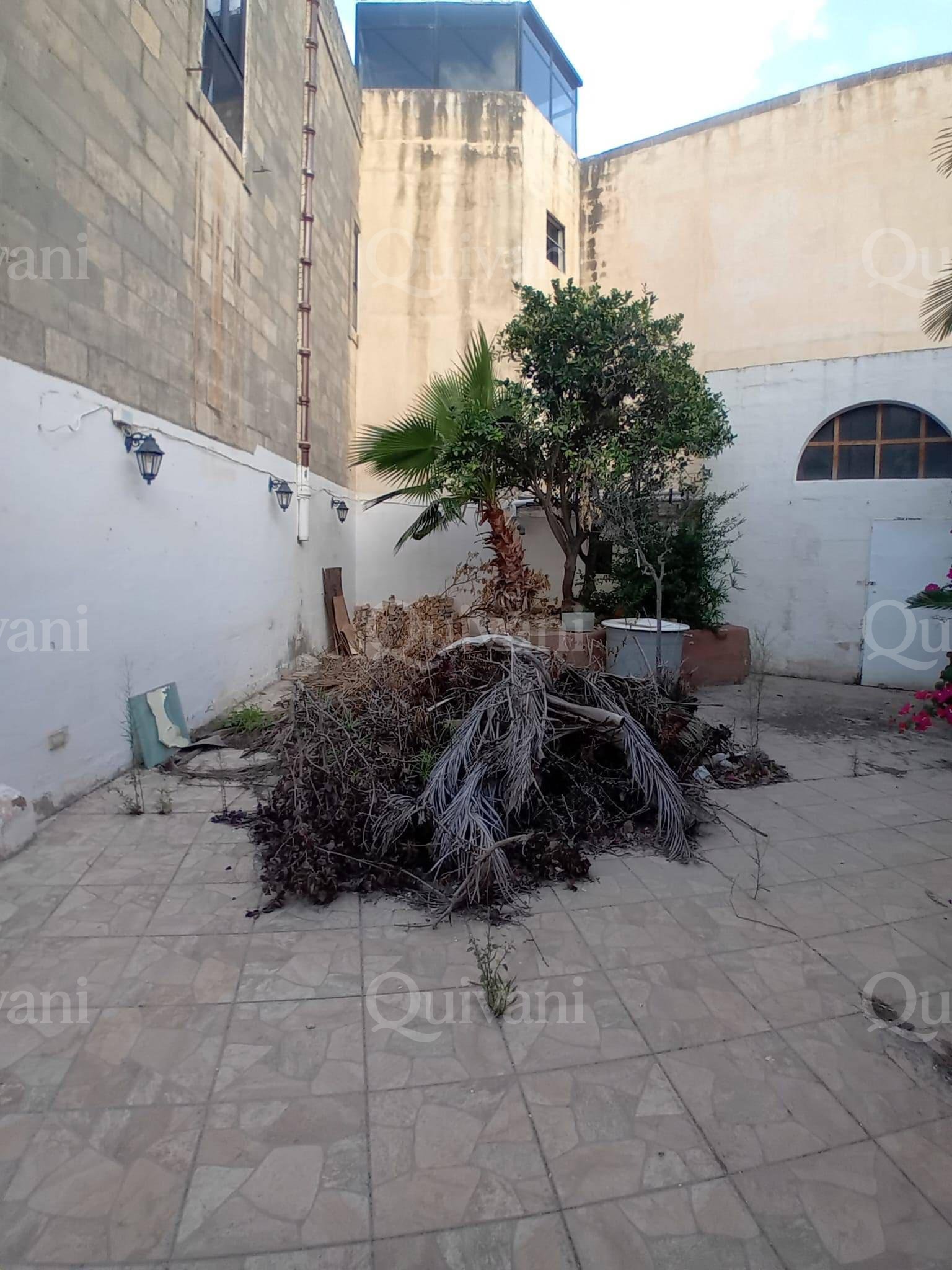 Mosta, Unconverted Townhouse