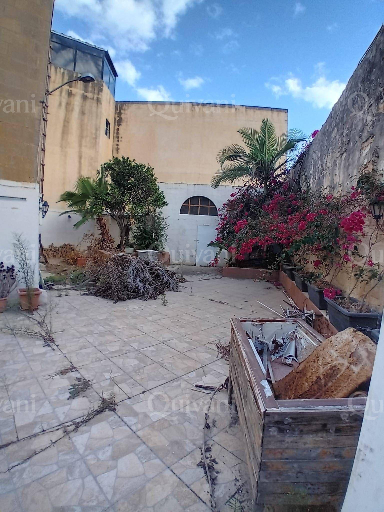 Mosta, Unconverted Townhouse