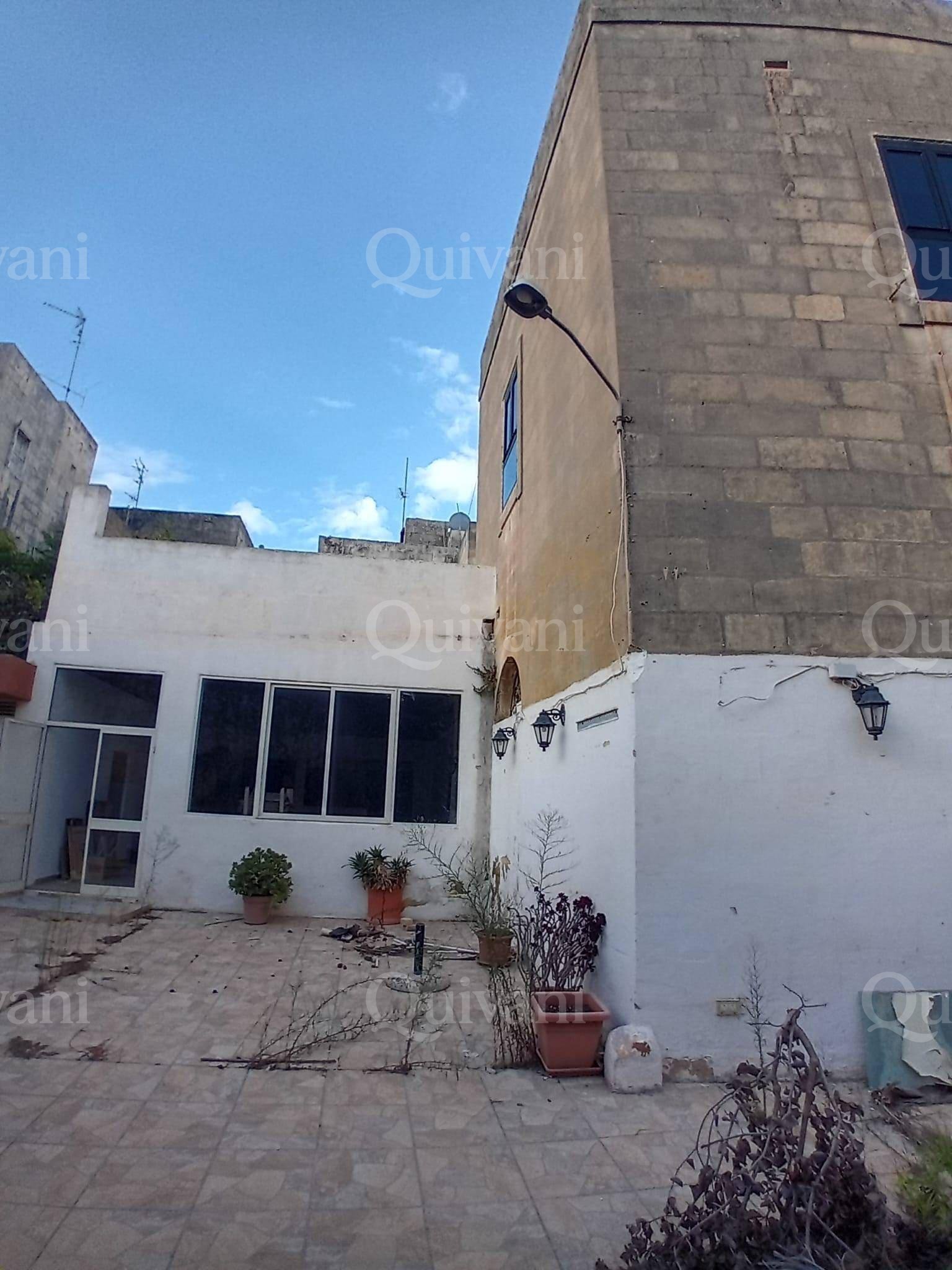 Mosta, Unconverted Townhouse