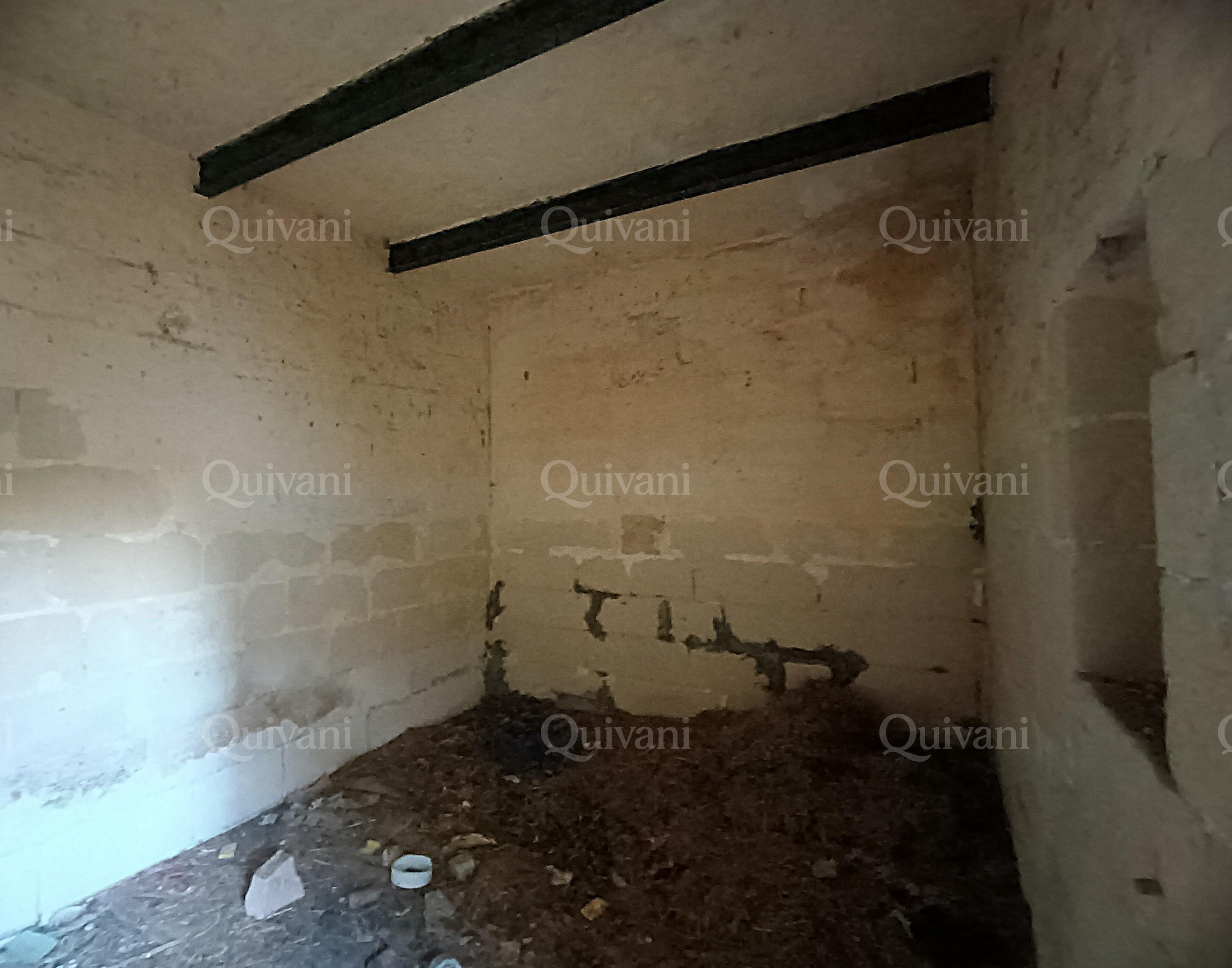Birzebbugia, Unconverted Farmhouse + 7 Tumoli