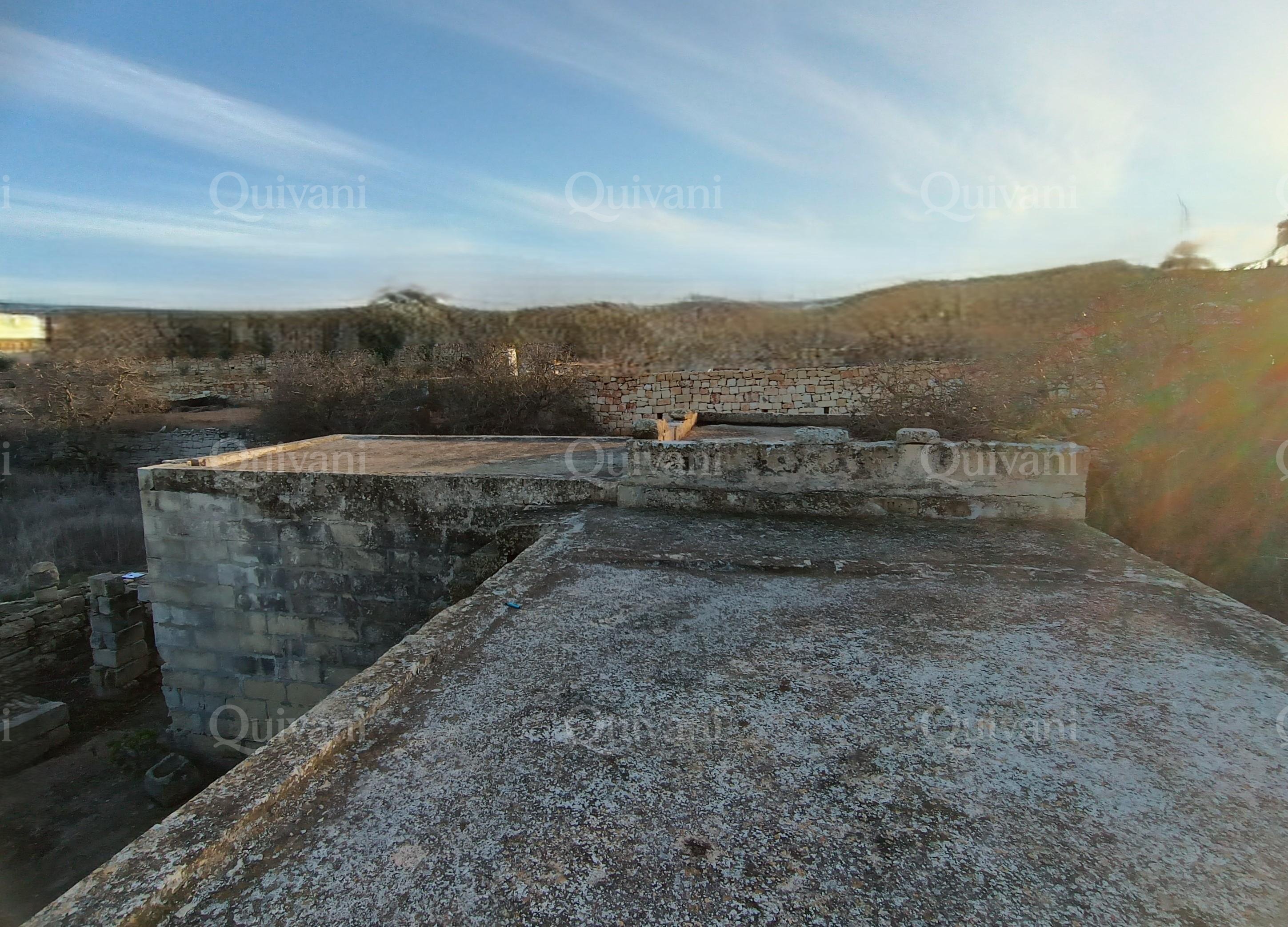 Birzebbugia, Unconverted Farmhouse + 7 Tumoli