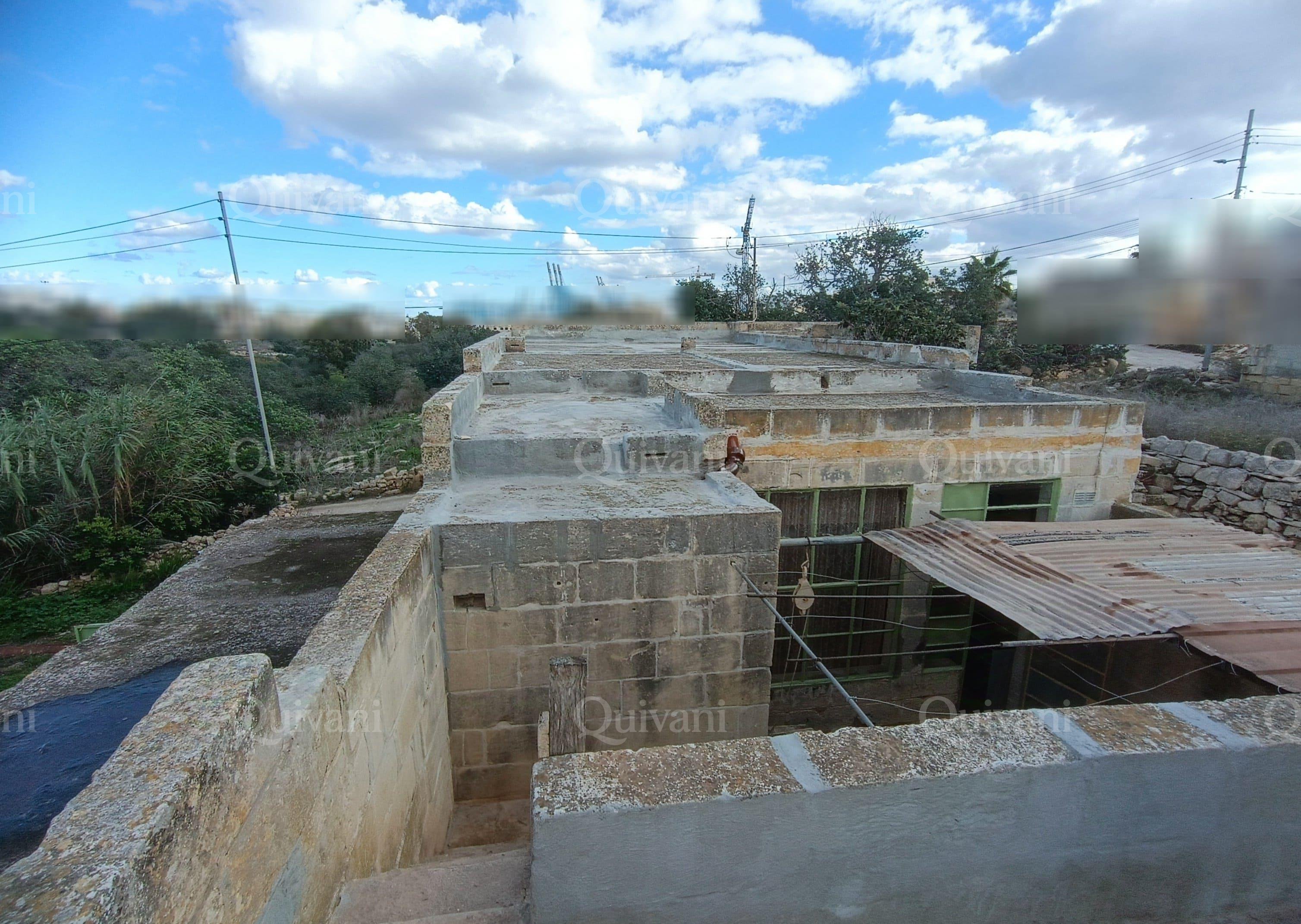 Birzebbugia, Farmhouse + 4 Tumoli