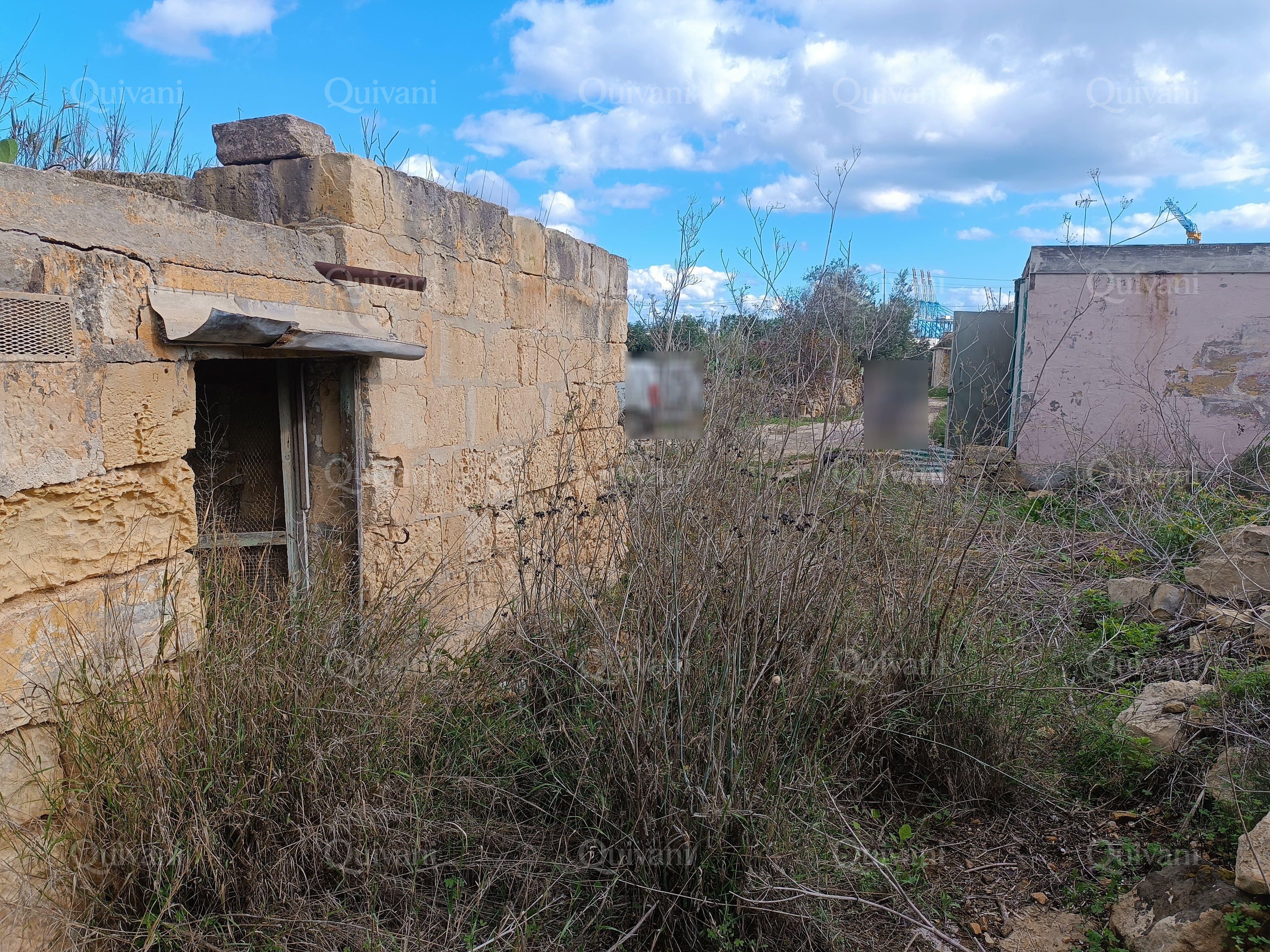 Birzebbugia, Farmhouse + 4 Tumoli