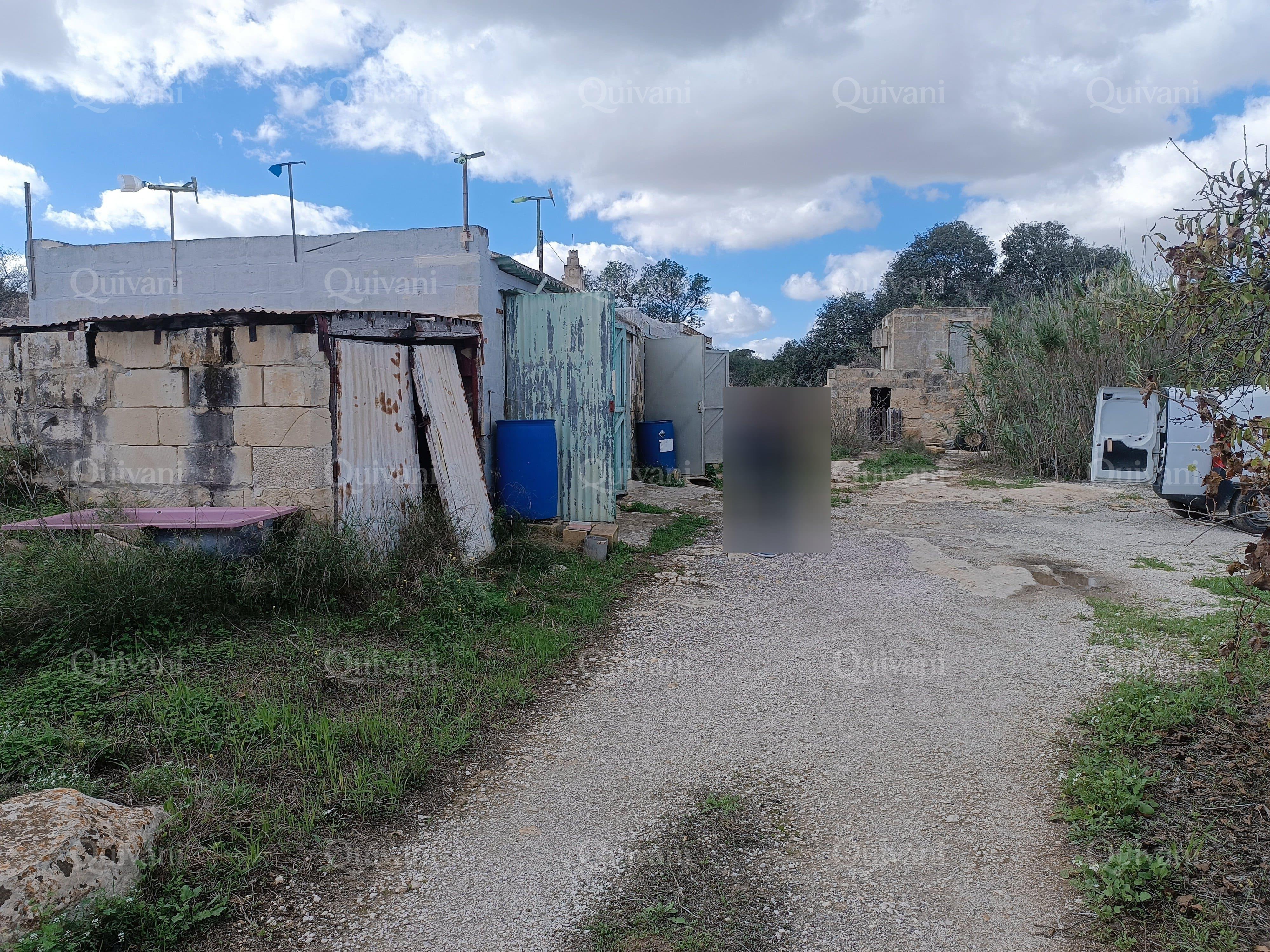 Birzebbugia, Farmhouse + 4 Tumoli