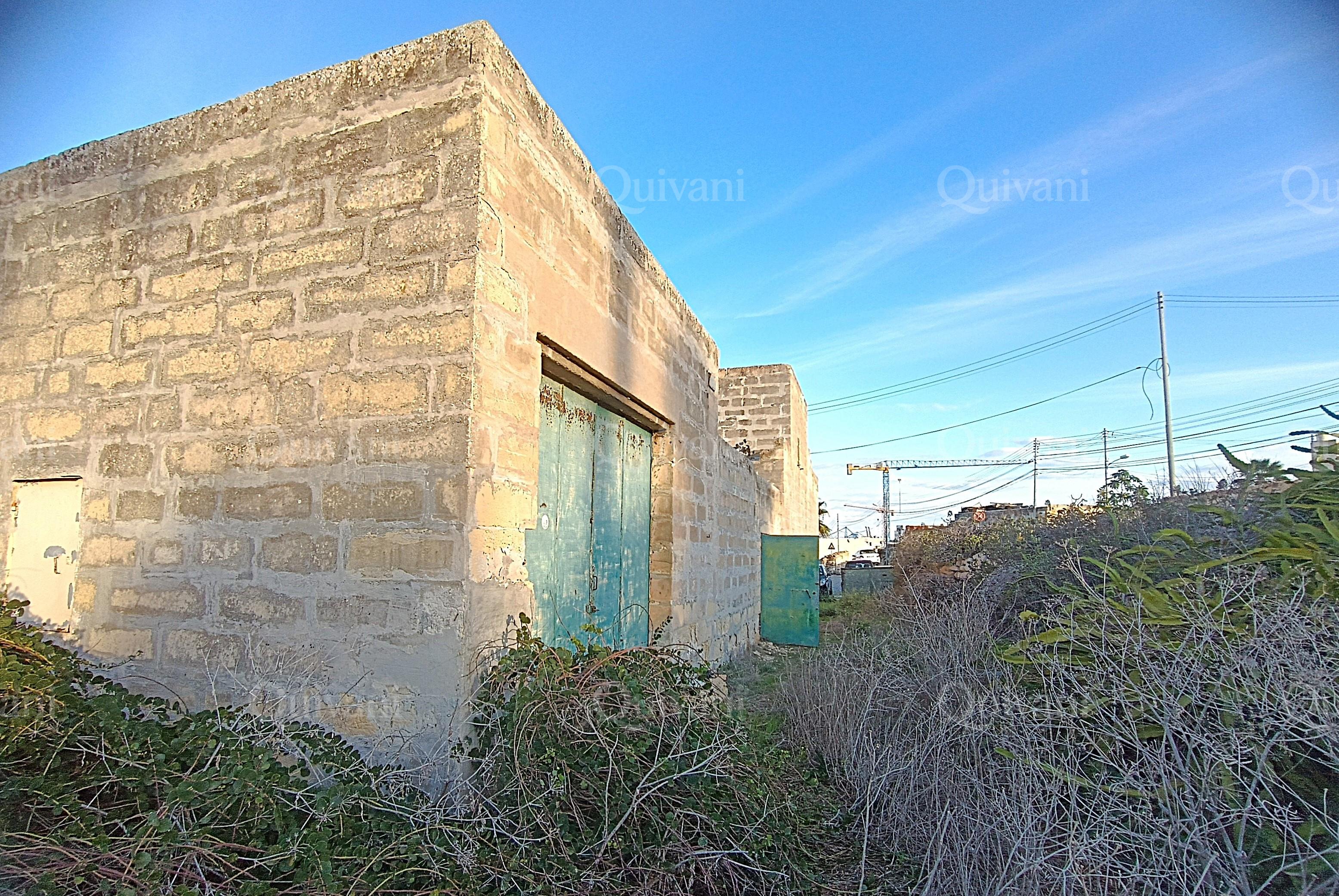 Birzebbugia, Unconverted Townhouse + 7 Tumoli
