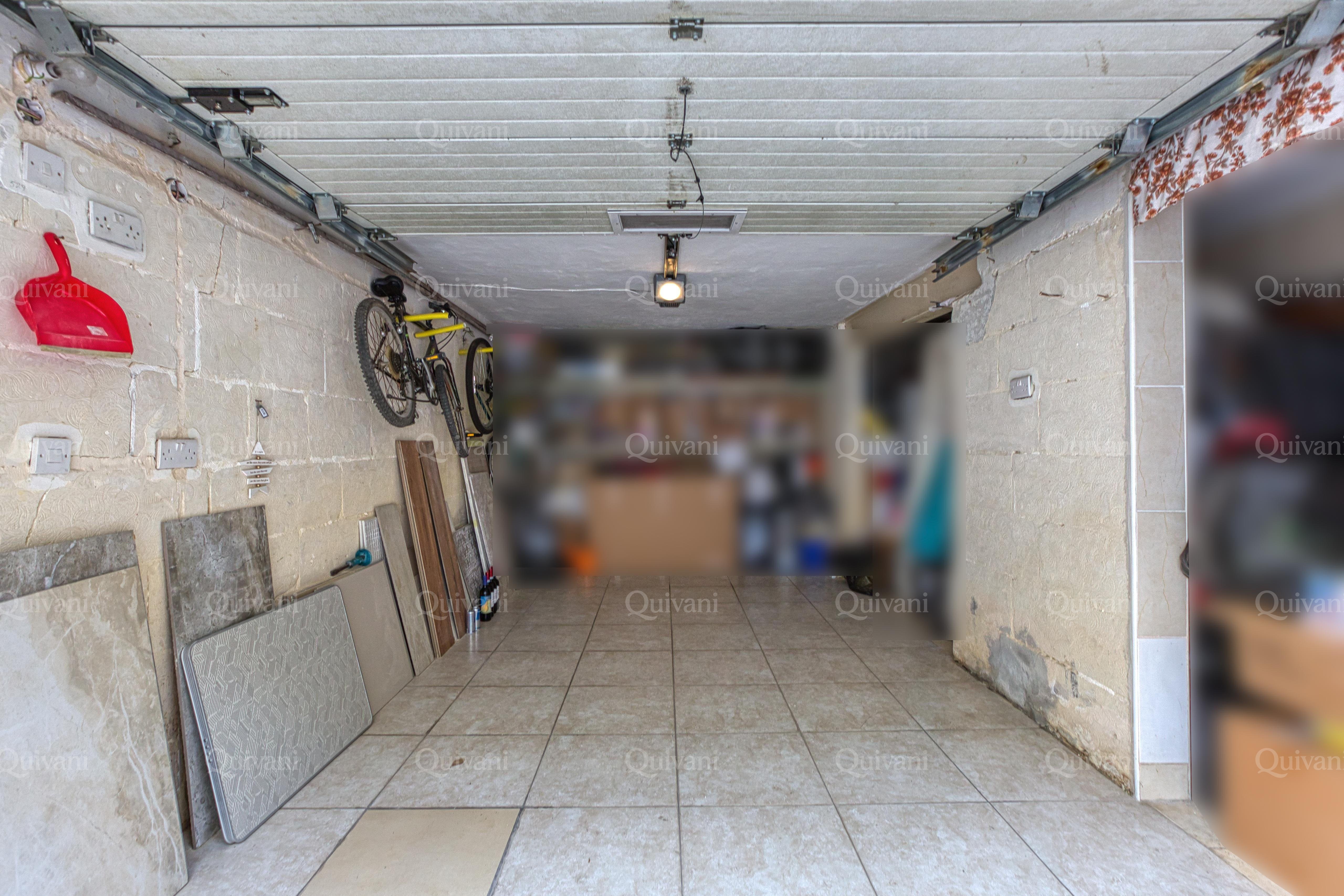 Bugibba, Finished Garage