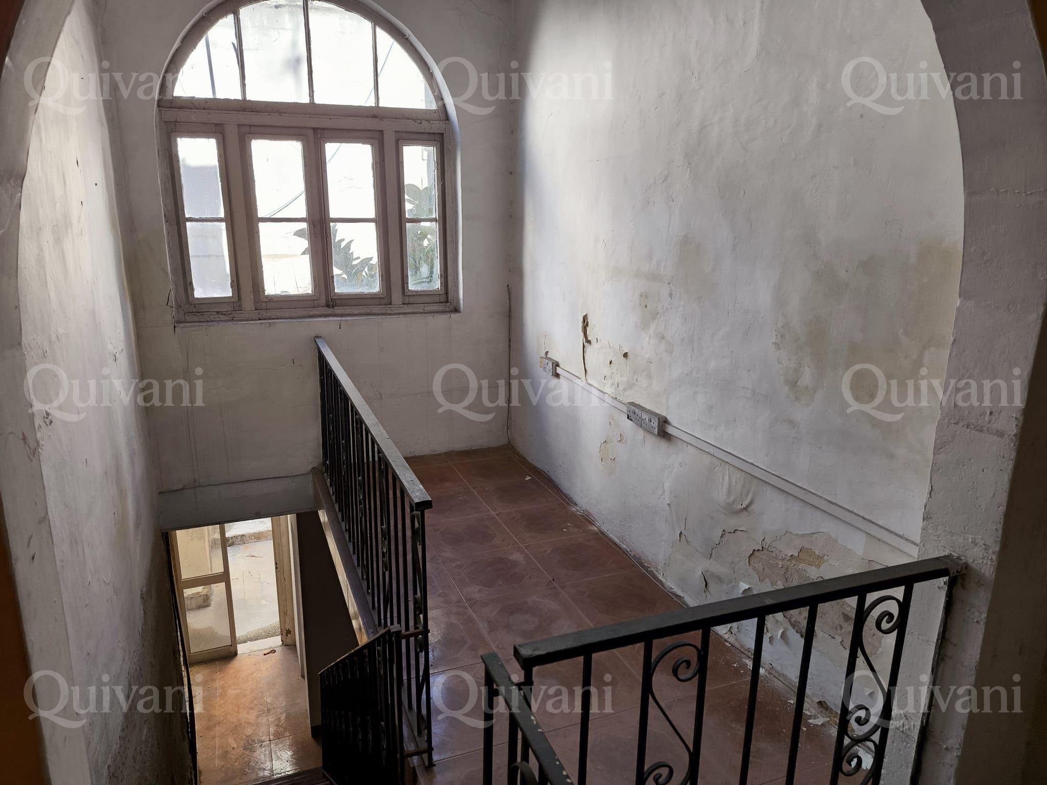 Paola, Shell form Solitary Maisonette