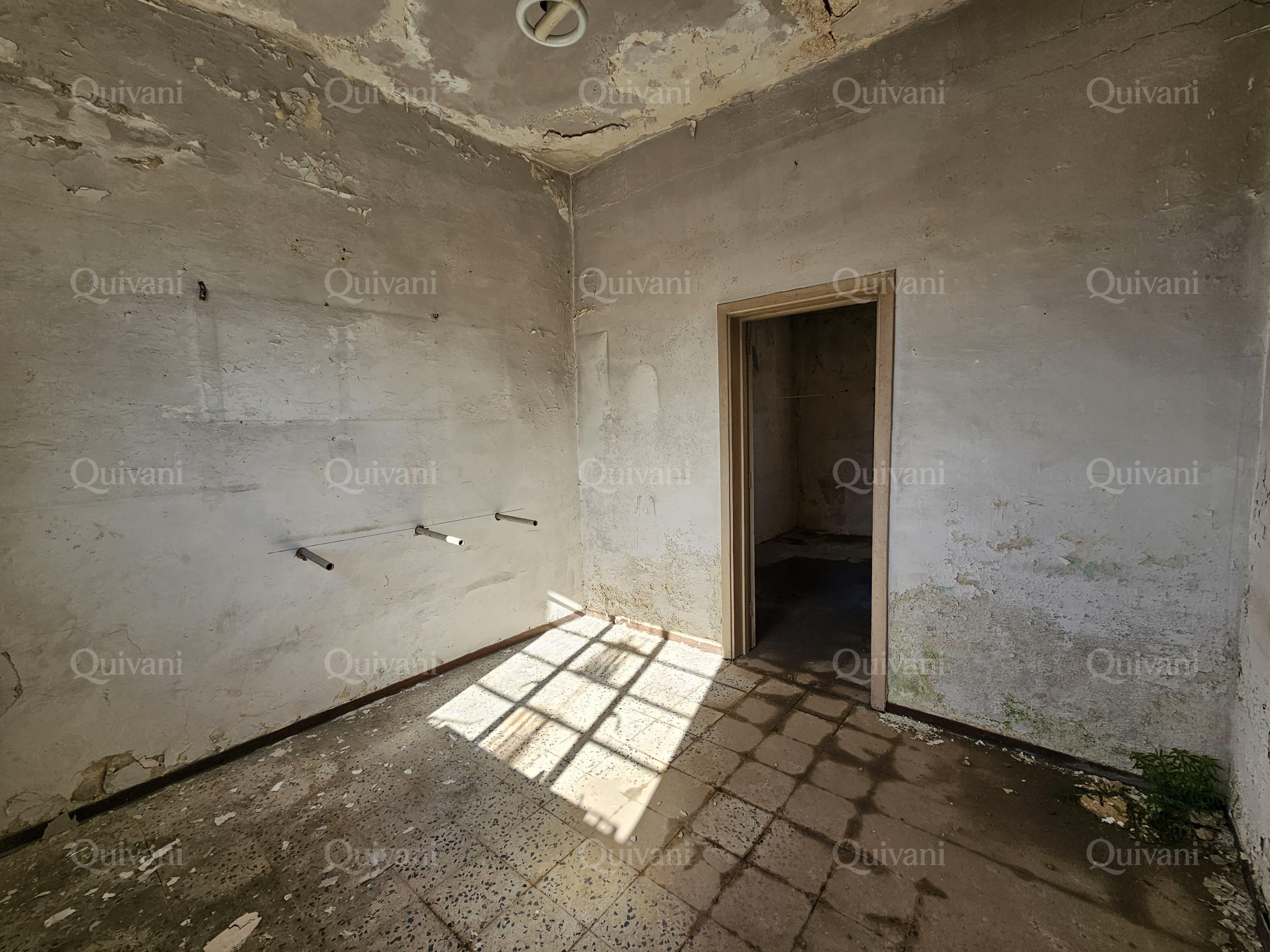 Paola, Shell form Solitary Maisonette