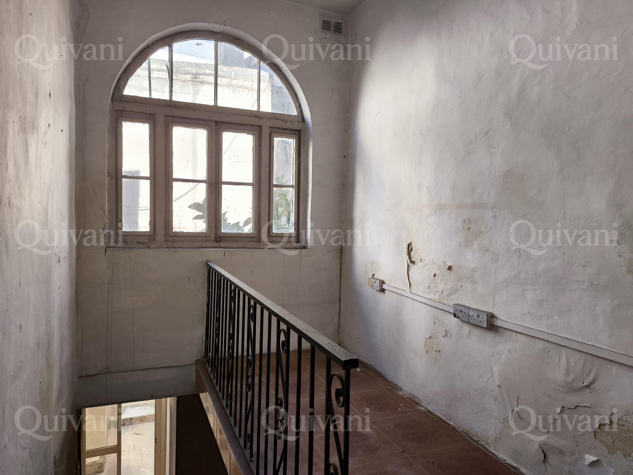 Paola, Shell form Solitary Maisonette