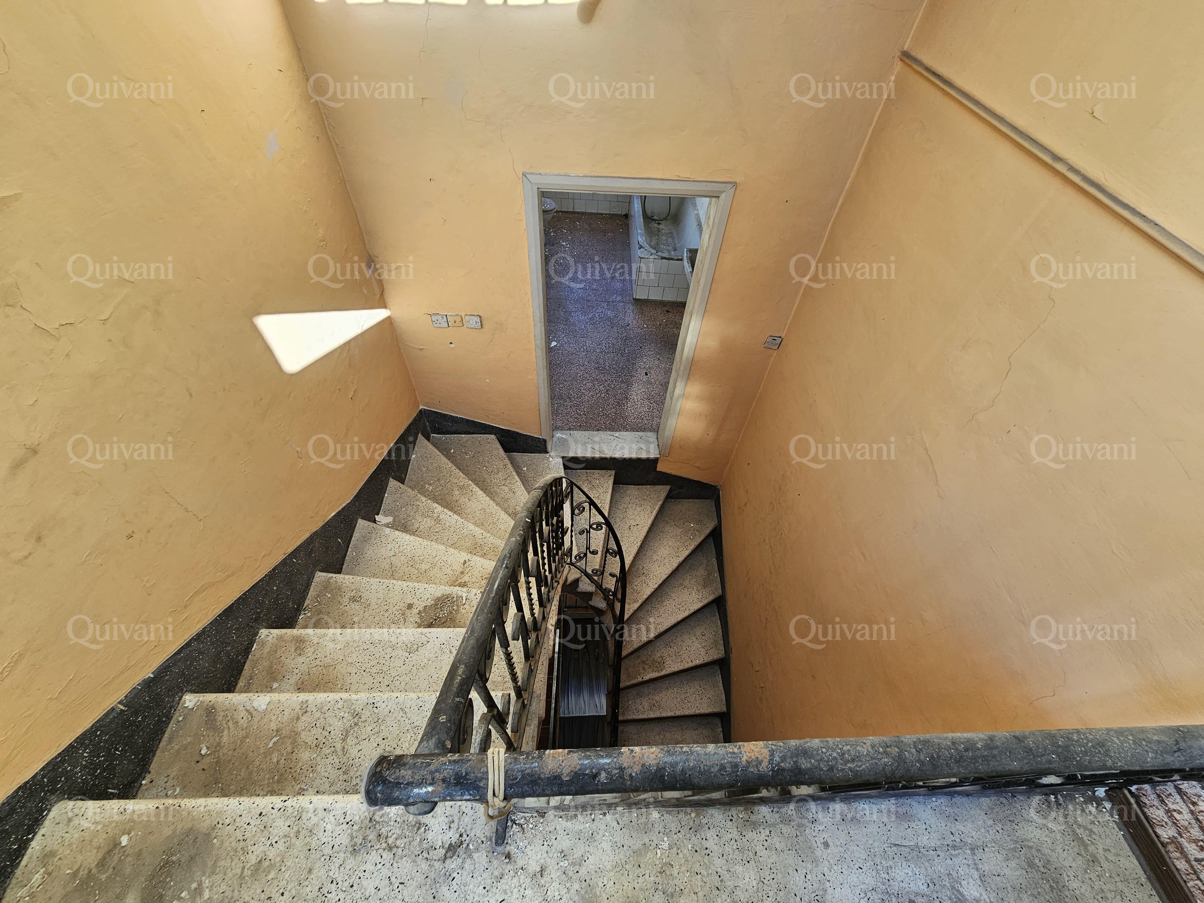 Paola, Shell form Solitary Maisonette