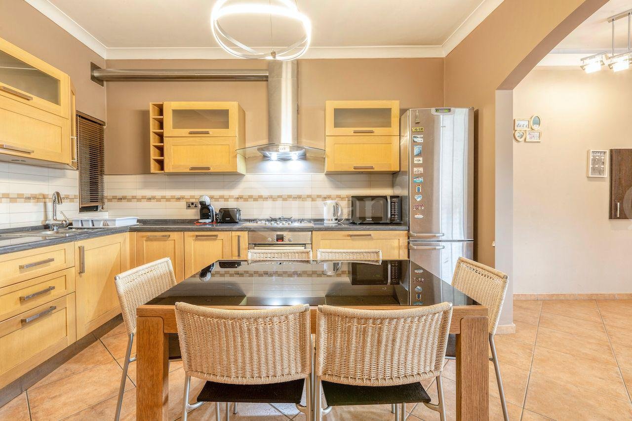 Iklin, Furnished Maisonette
