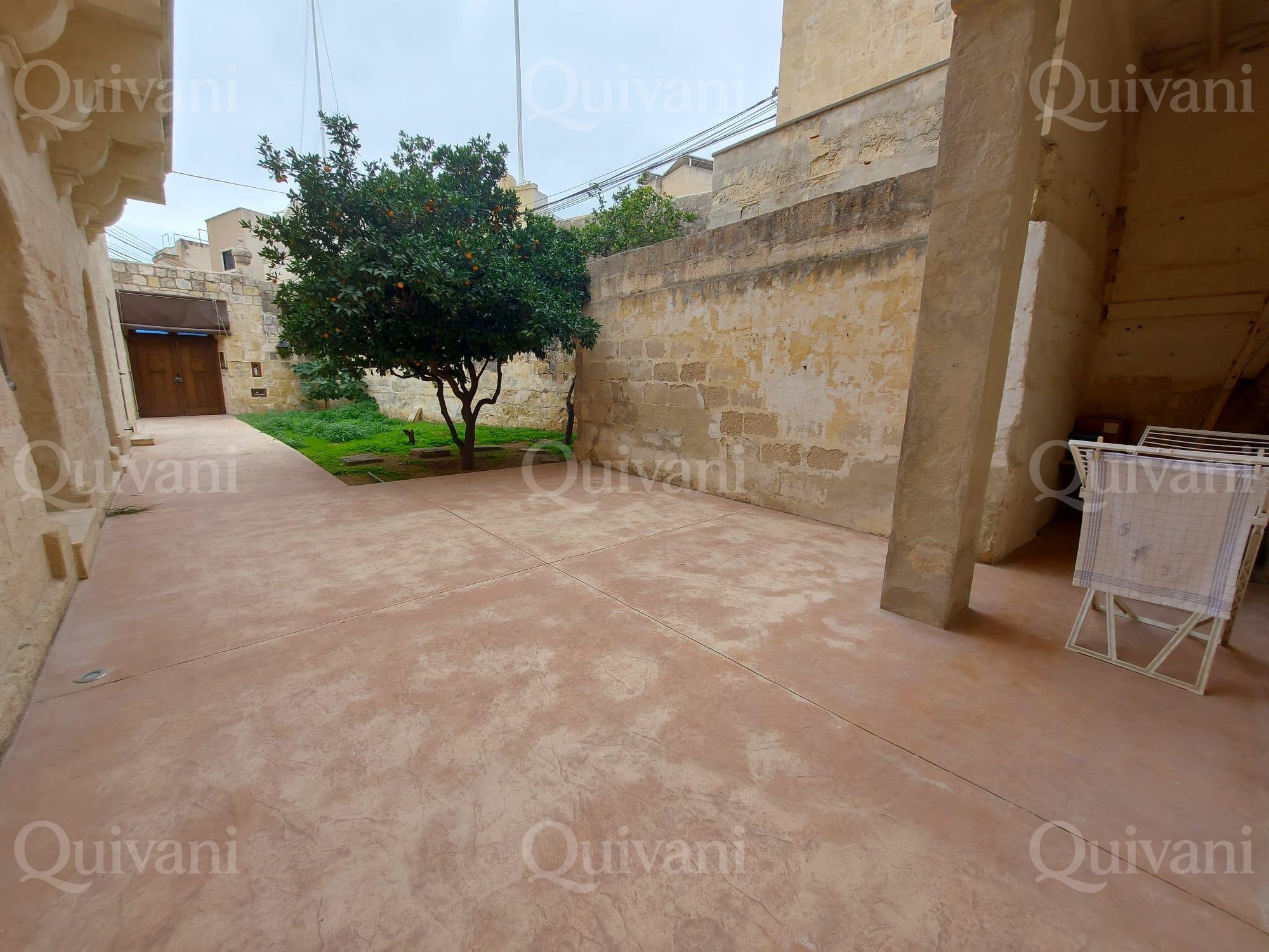 Mosta, Unconverted Palazzo