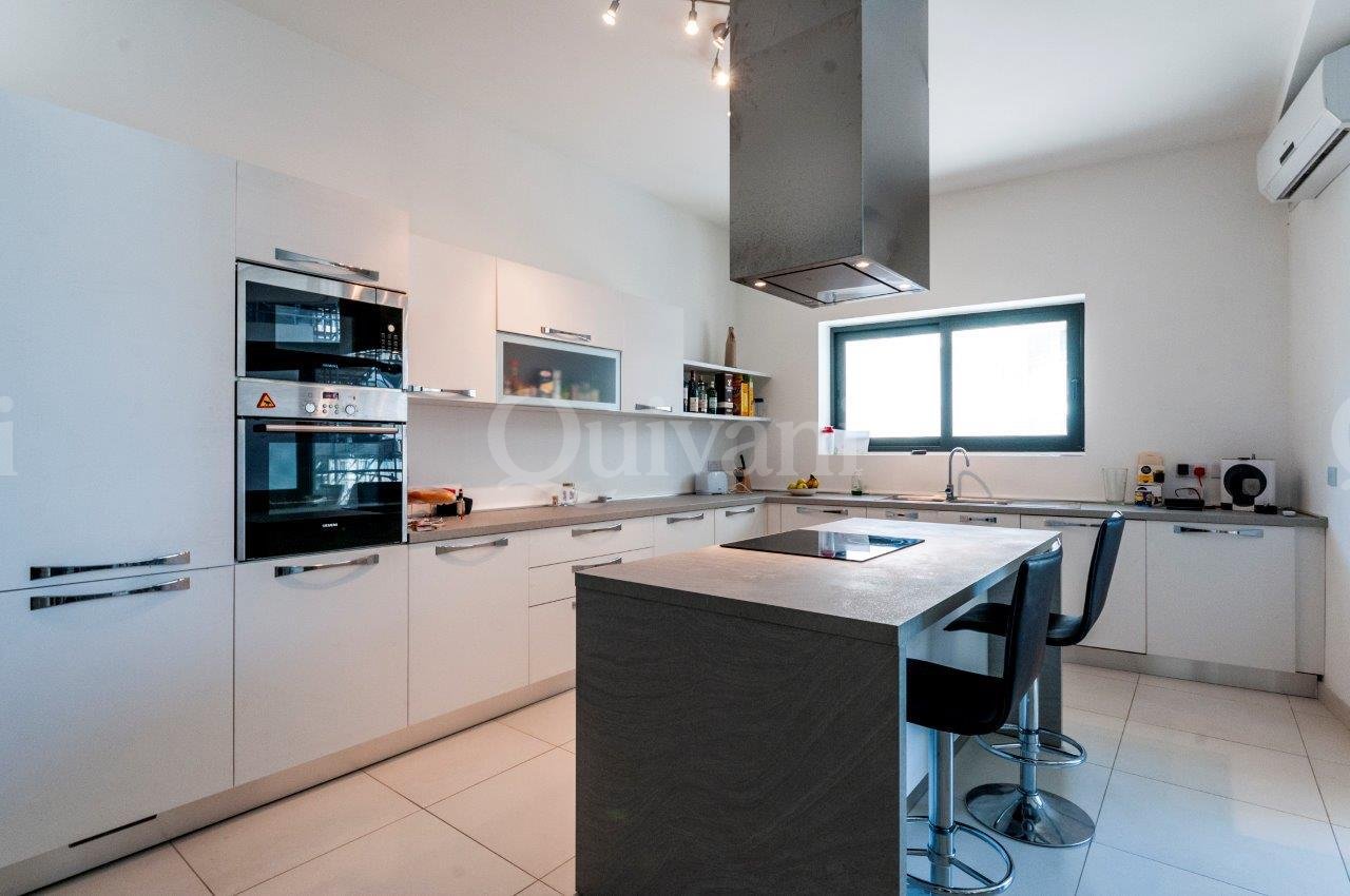 Pender Gardens, Furnished Duplex Apartment