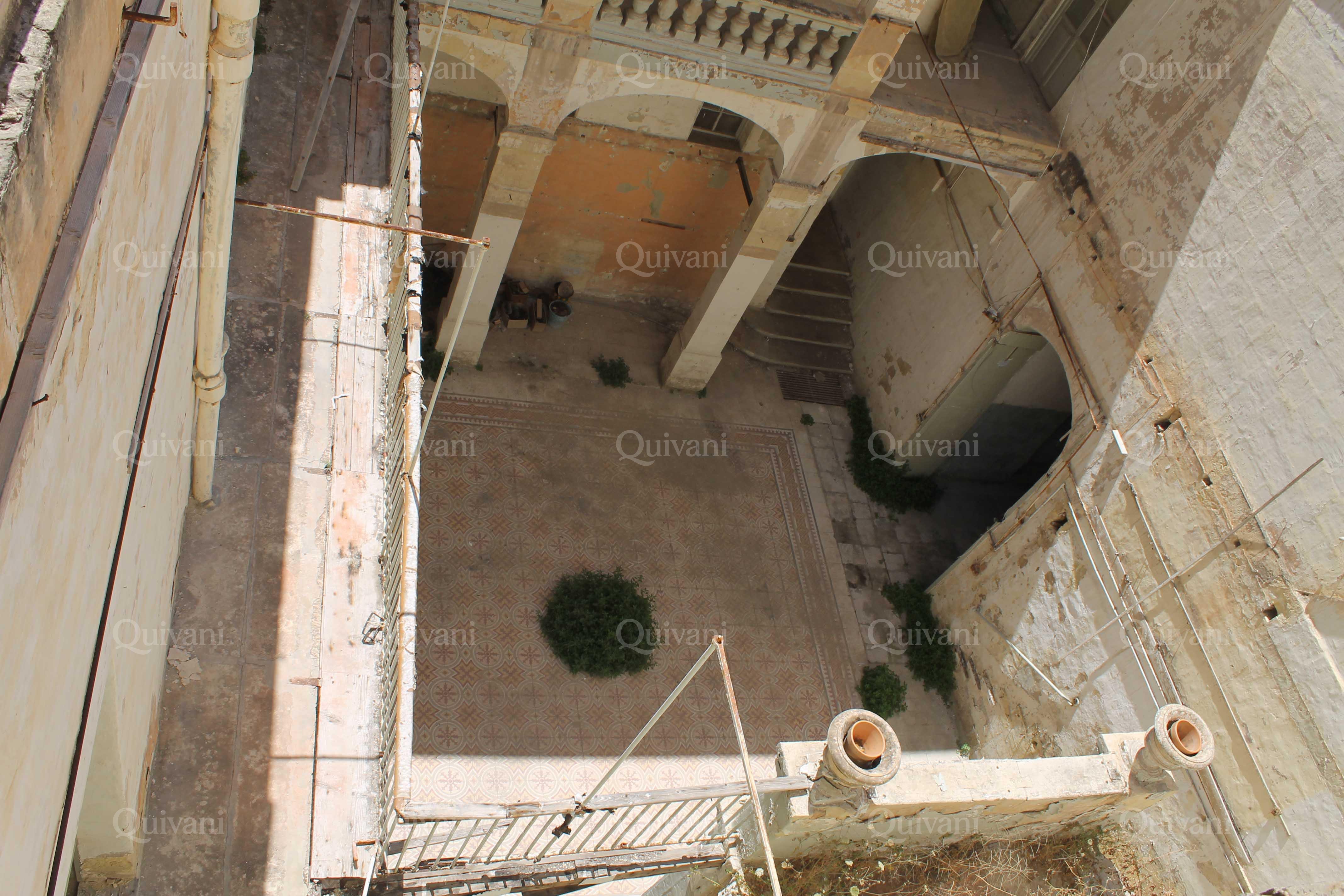 Valletta, Unconverted Palazzo