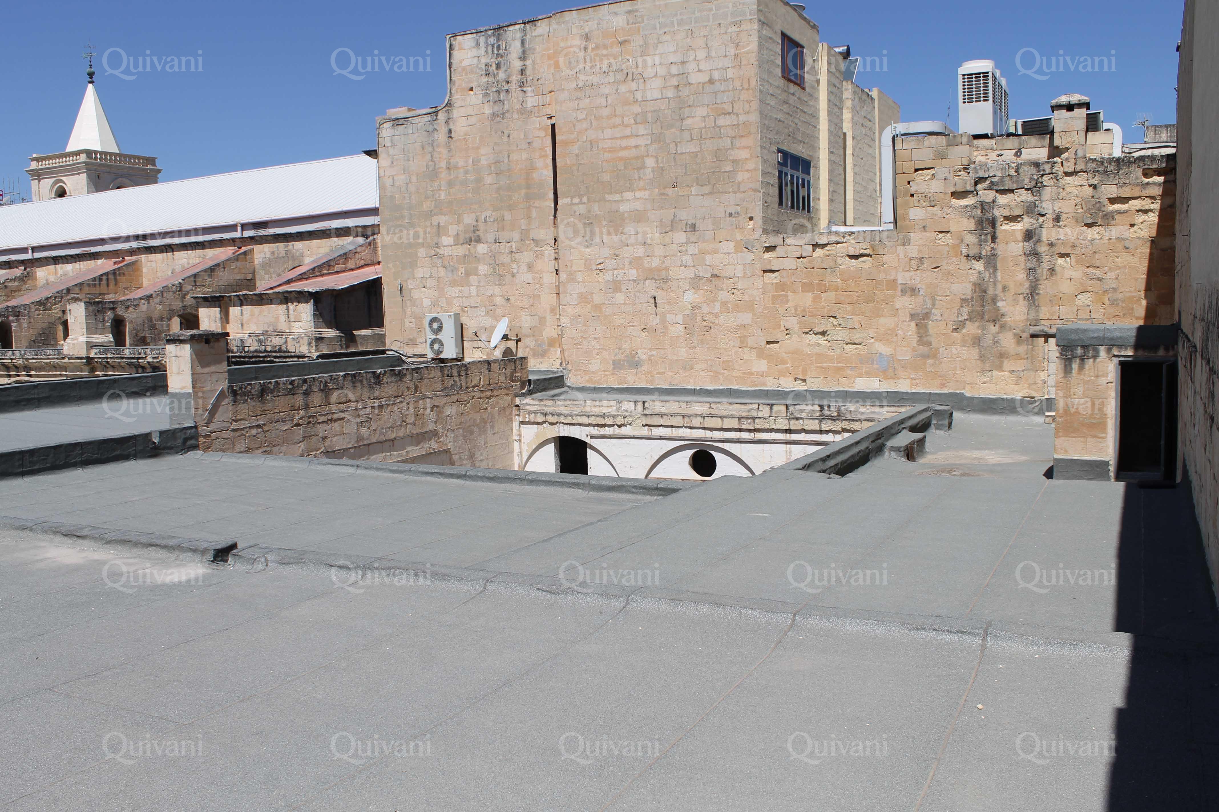 Valletta, Unconverted Palazzo