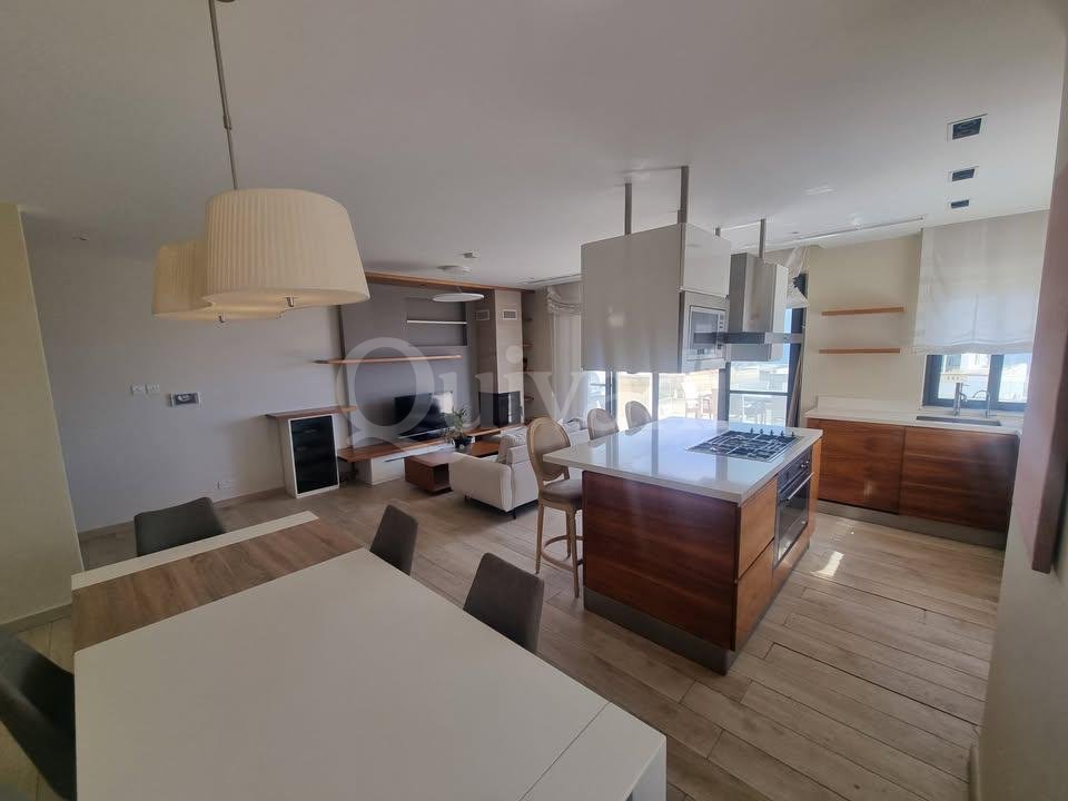 Pembroke, Furnished Elevated Maisonette
