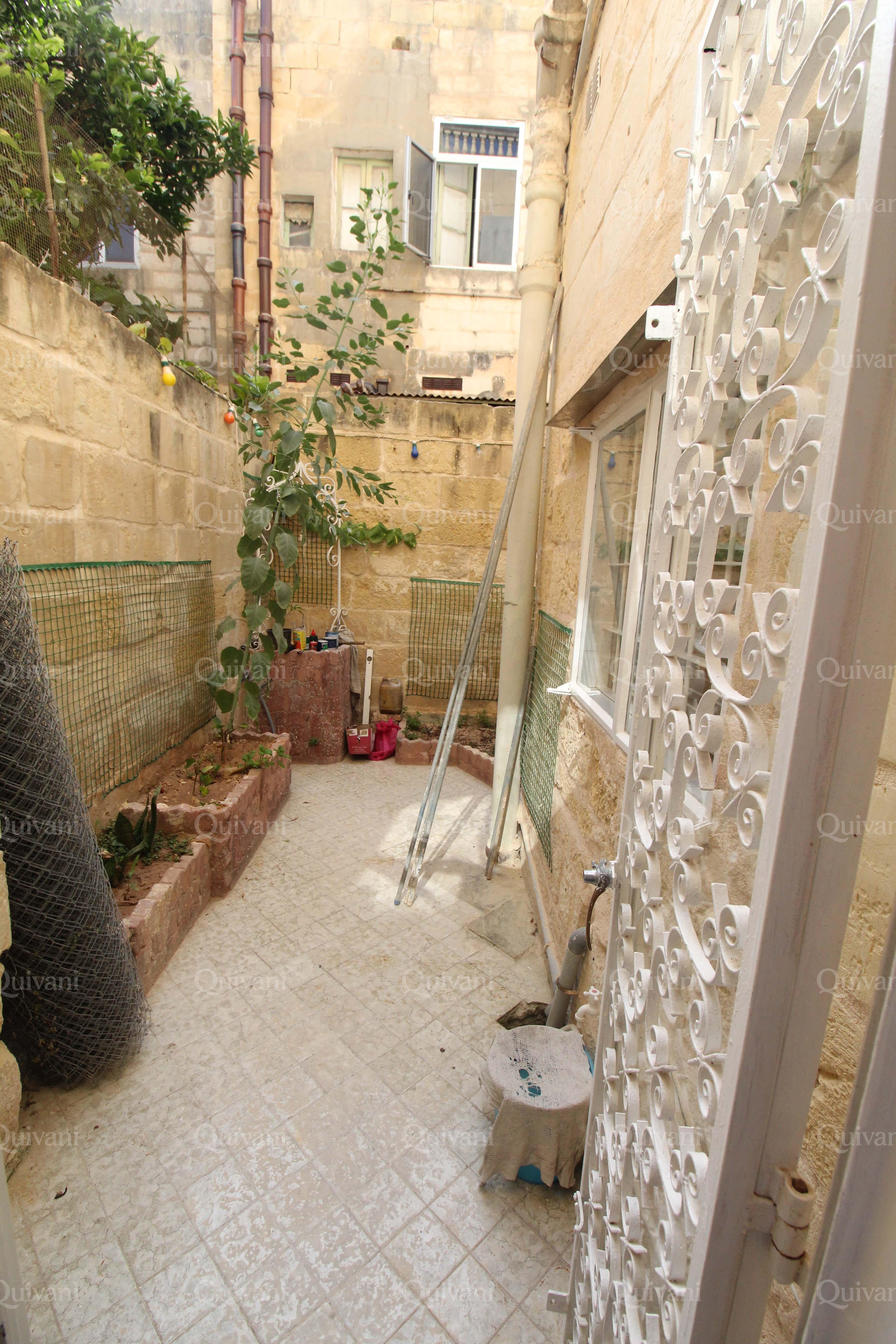 Msida, Furnished Town House