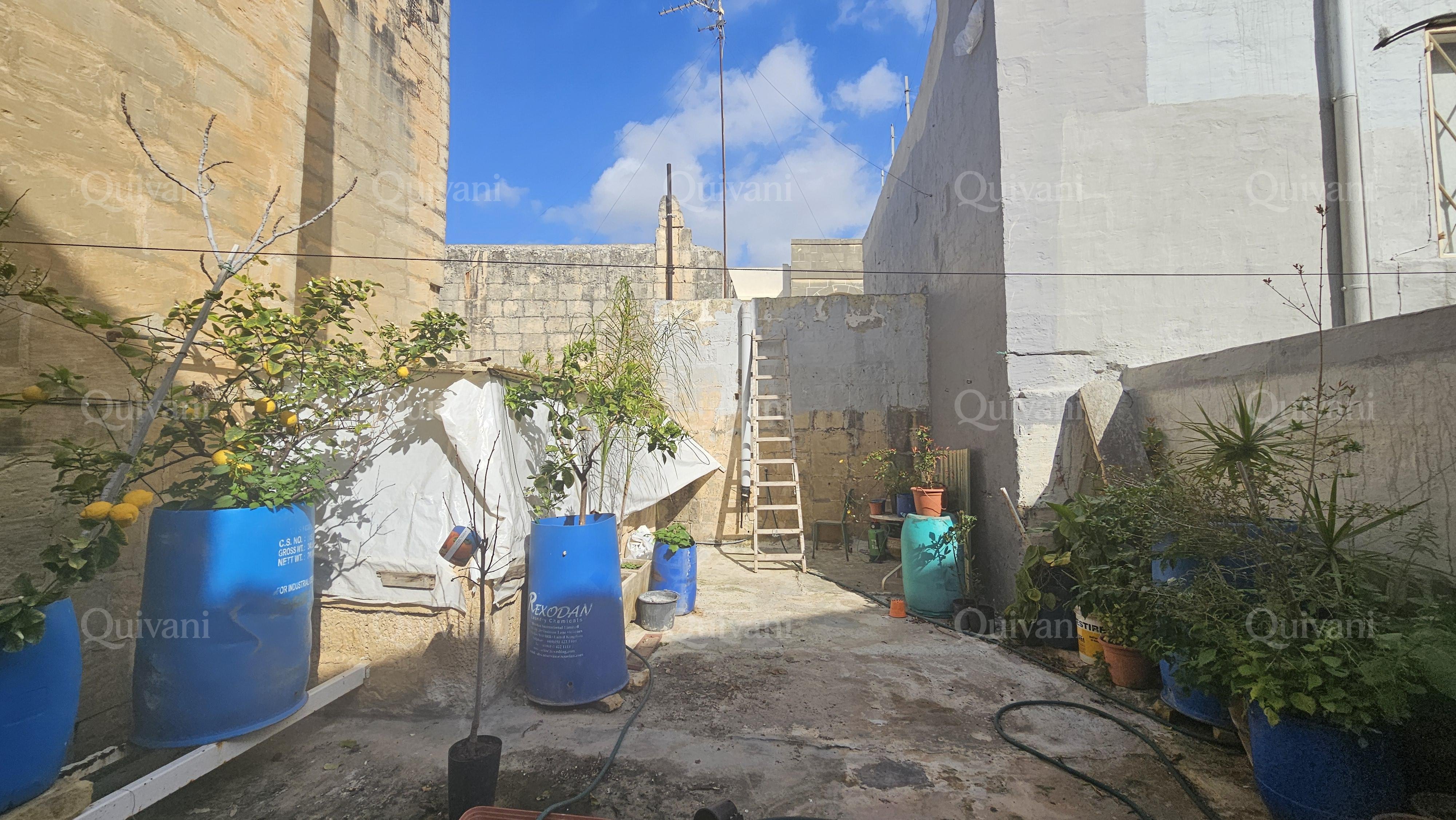 Qormi, Unconverted House of Character