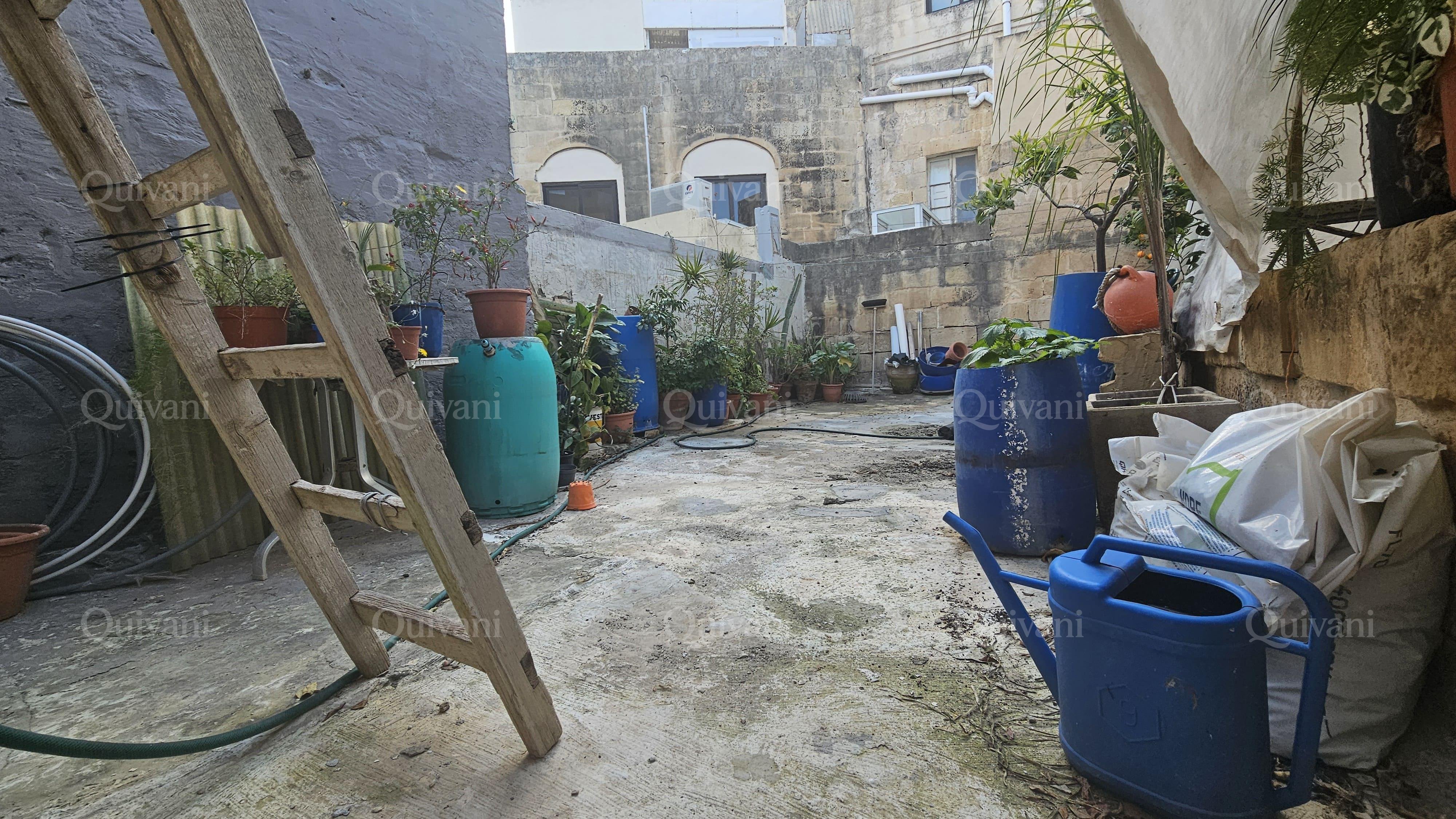 Qormi, Unconverted House of Character