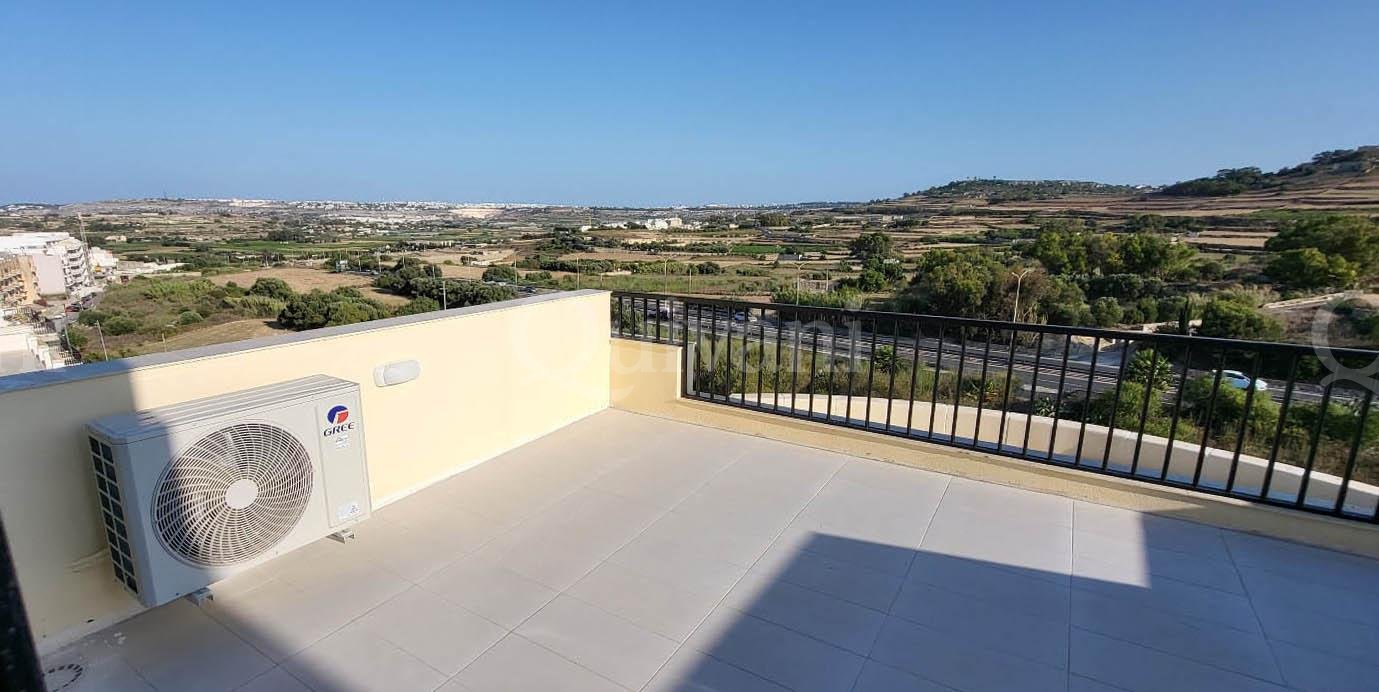 St Pauls Bay, Furnished Penthouse