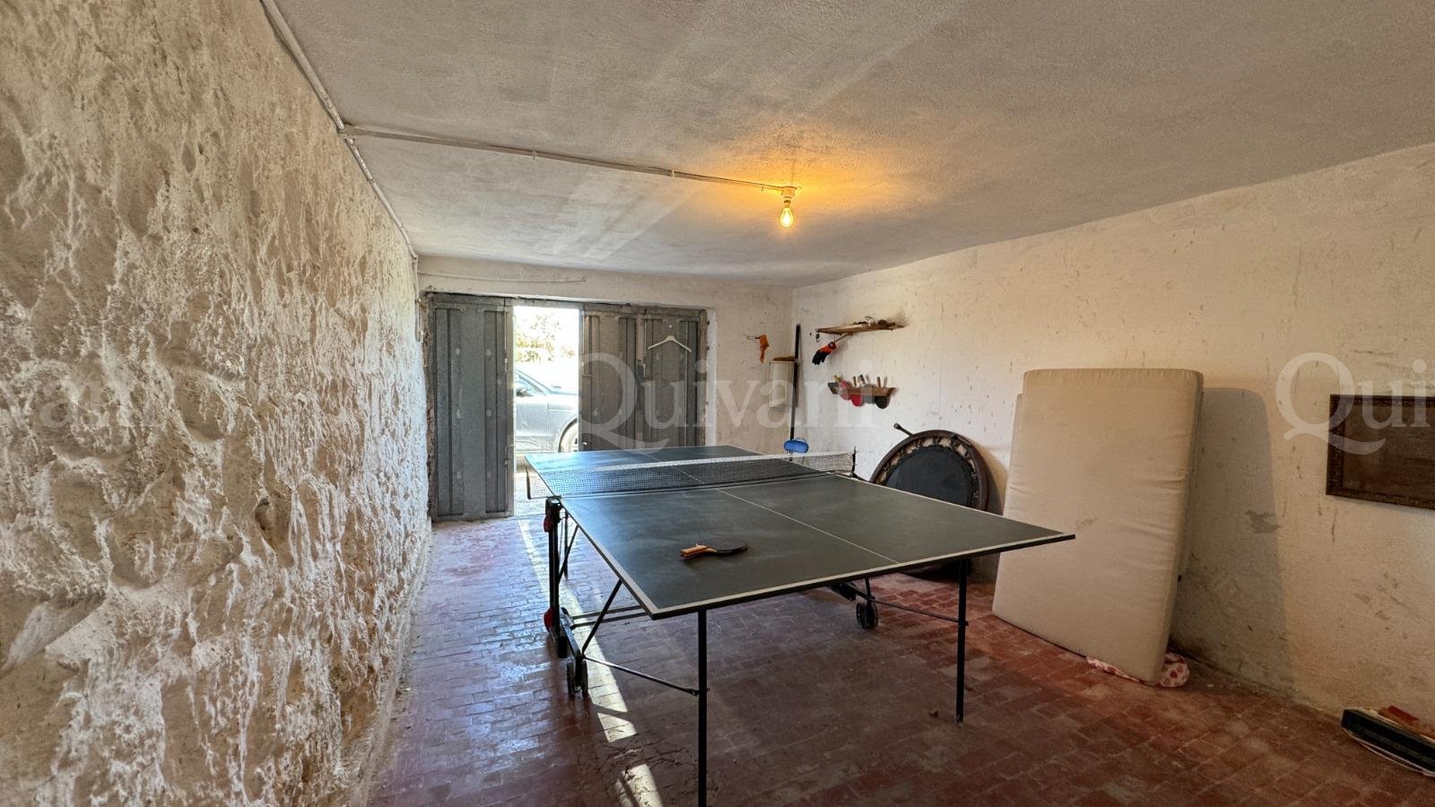 Bidnija, Unconverted Farmhouse