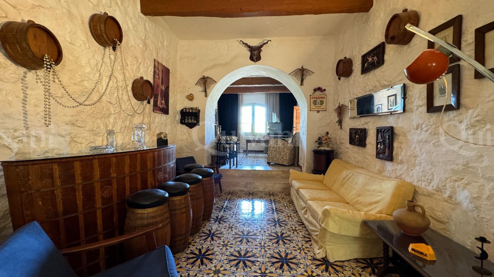 Bidnija, Unconverted Farmhouse
