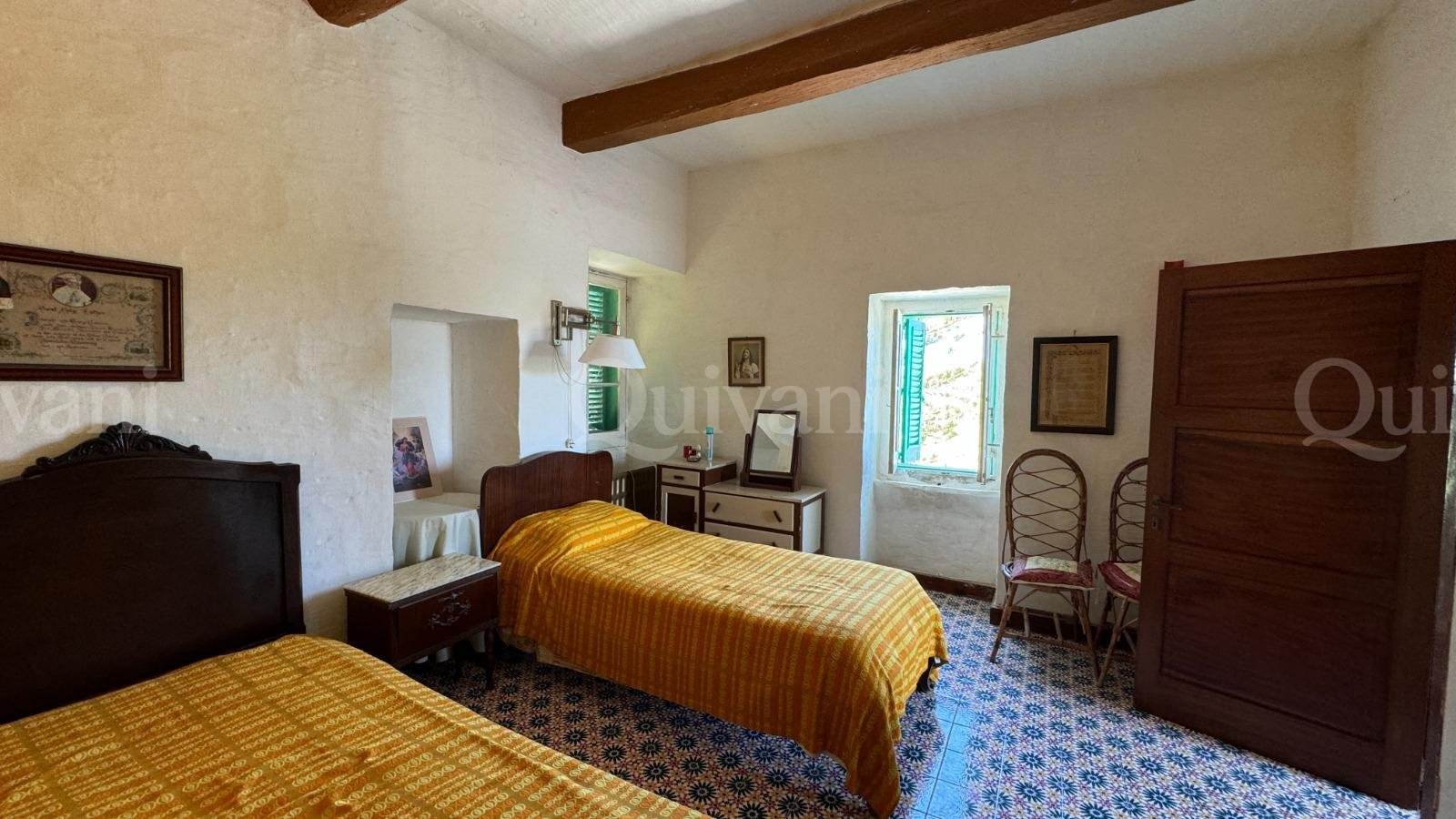 Bidnija, Unconverted Farmhouse
