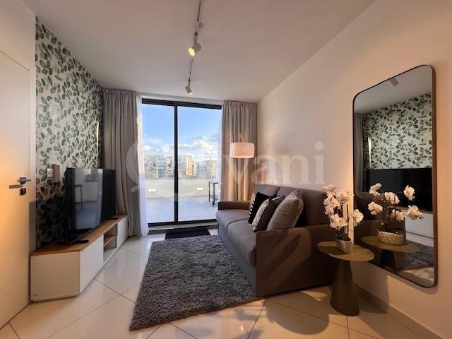 Ta'' Xbiex, Furnished Penthouse