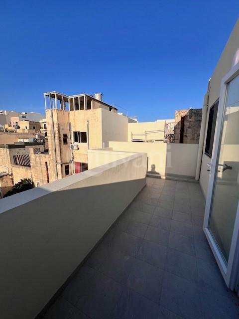 Ta'' Xbiex, Furnished Penthouse