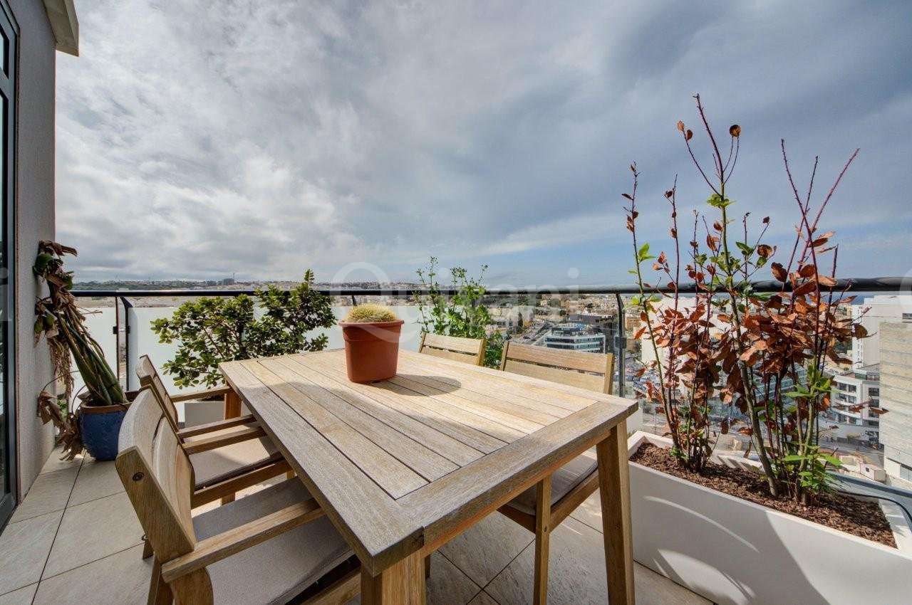 Pendergardens, Furnished Penthouse