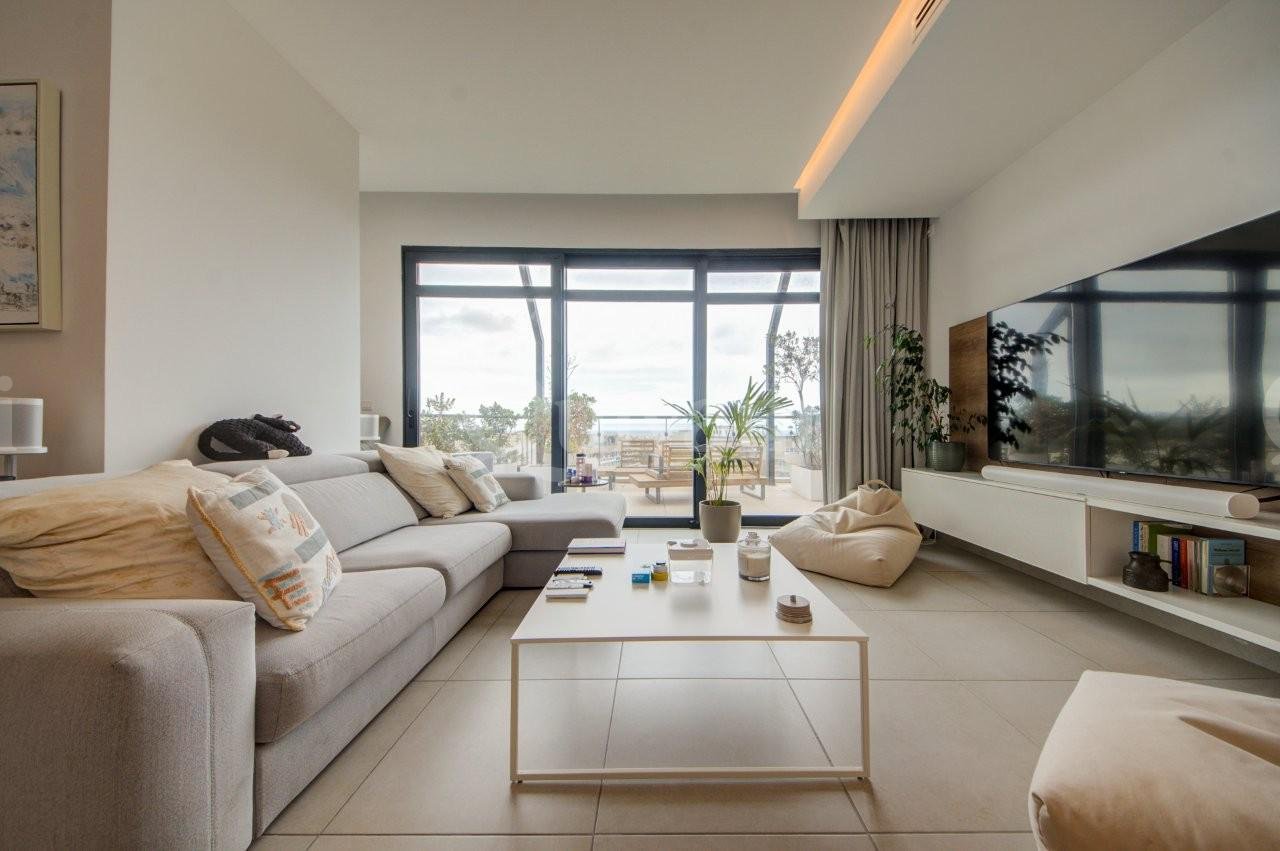 Pendergardens, Furnished Penthouse