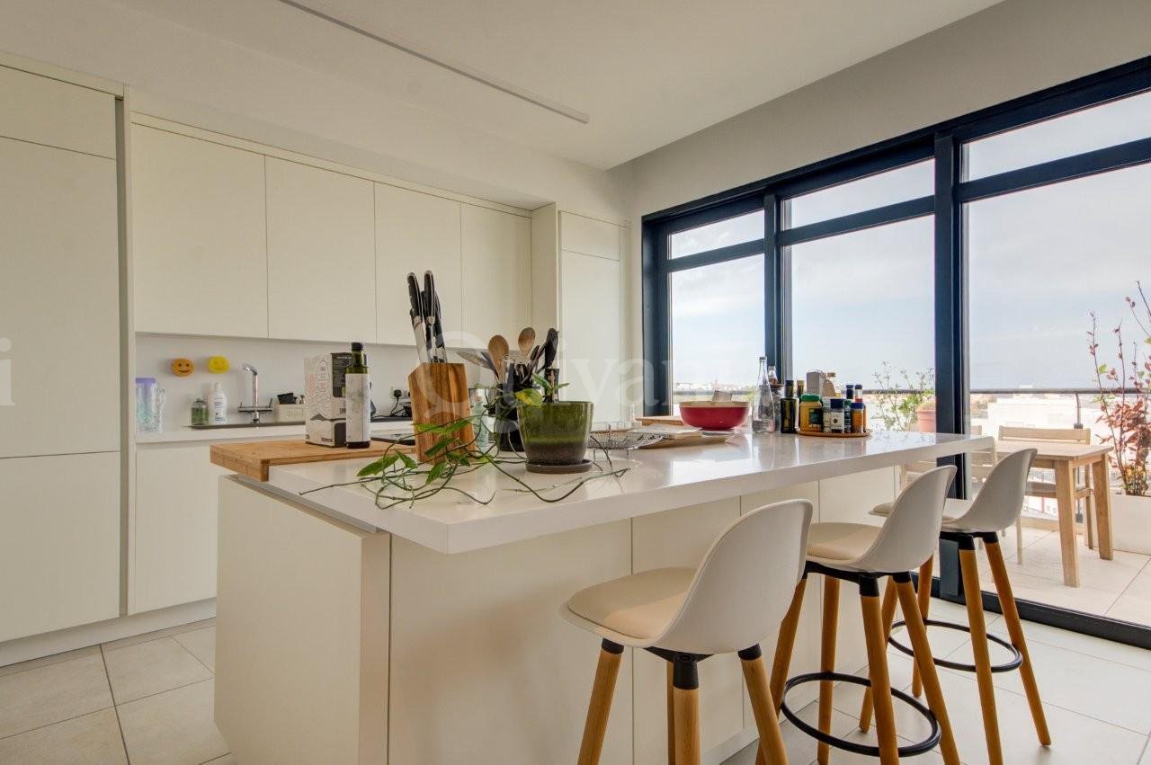 Pendergardens, Furnished Penthouse