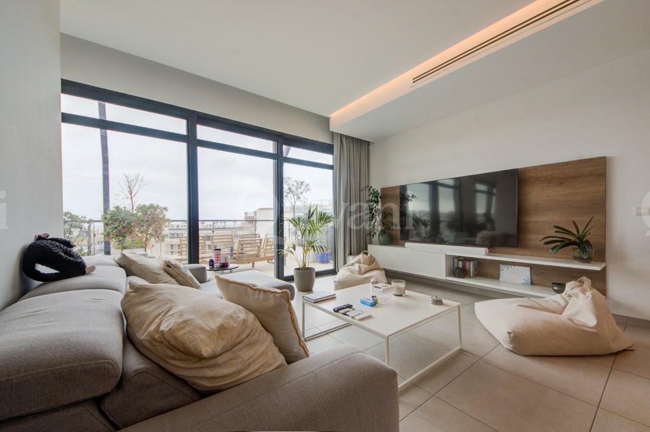 Pendergardens, Furnished Penthouse