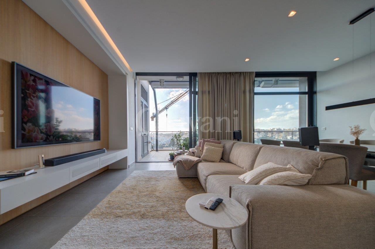 Pendergardens, Furnished Penthouse