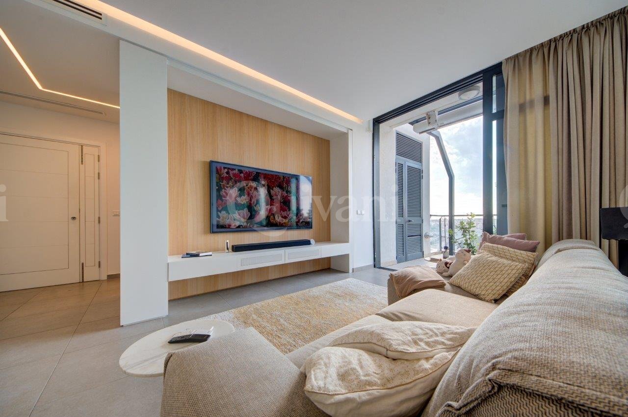 Pendergardens, Furnished Penthouse