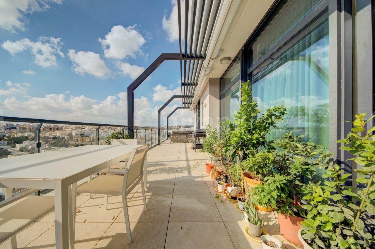 Pendergardens, Furnished Penthouse