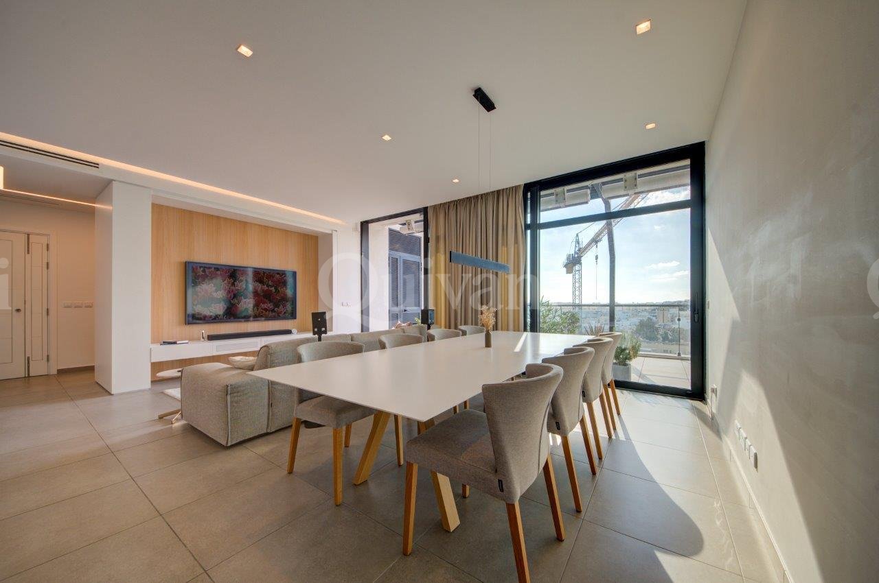 Pendergardens, Furnished Penthouse