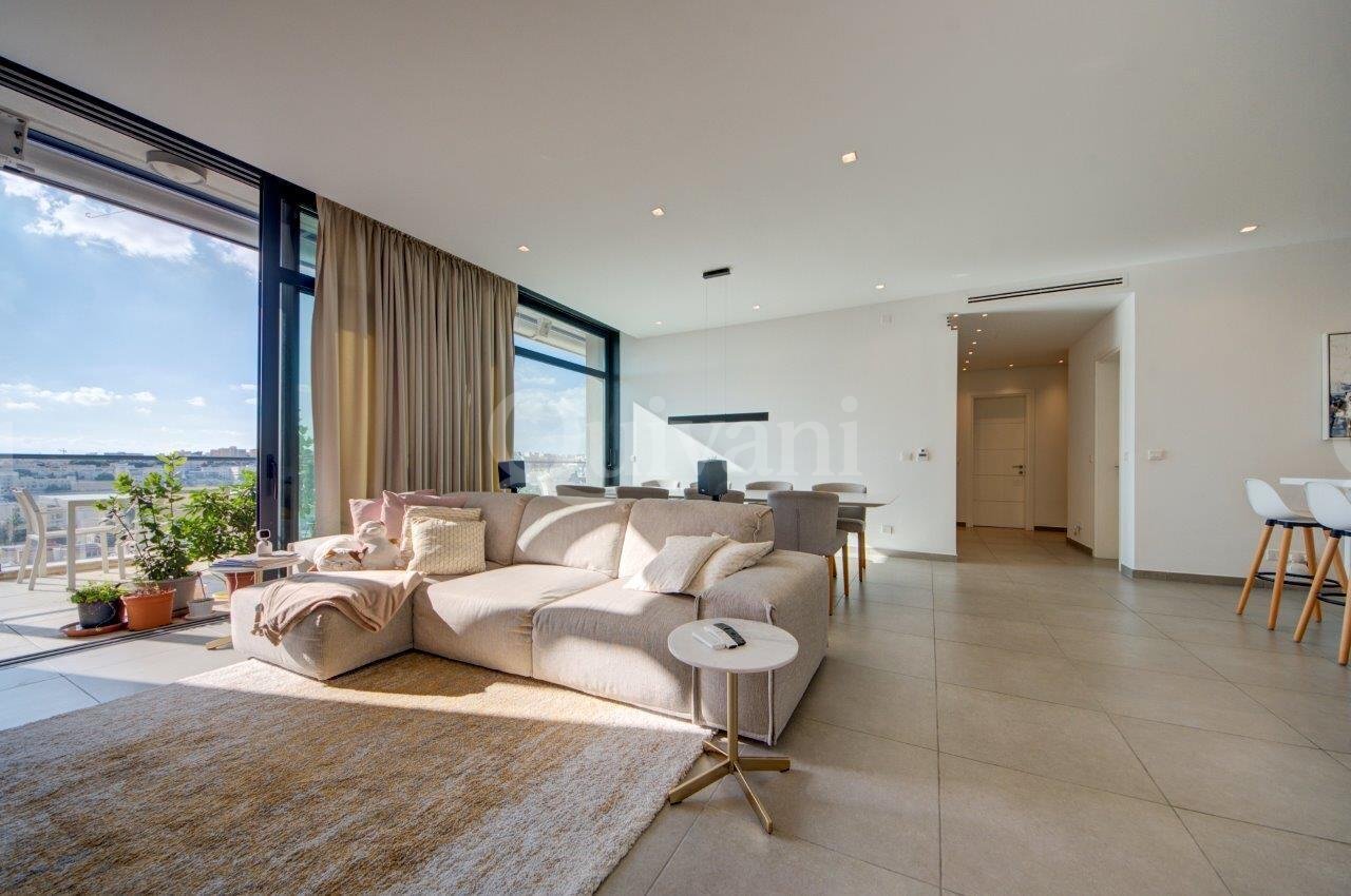 Pendergardens, Furnished Penthouse