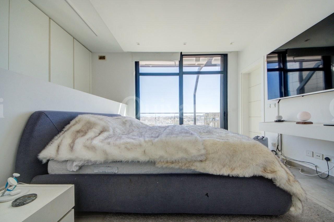Pendergardens, Furnished Penthouse