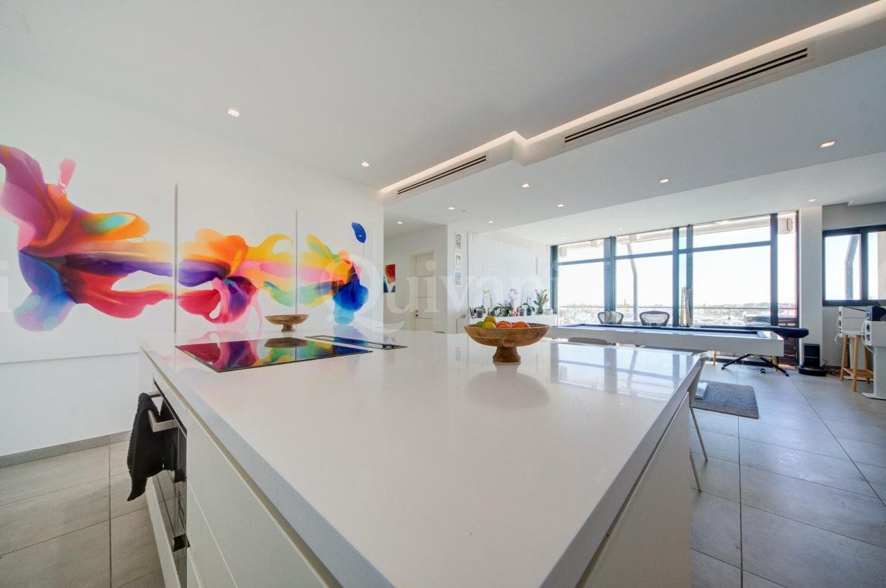 Pendergardens, Furnished Penthouse
