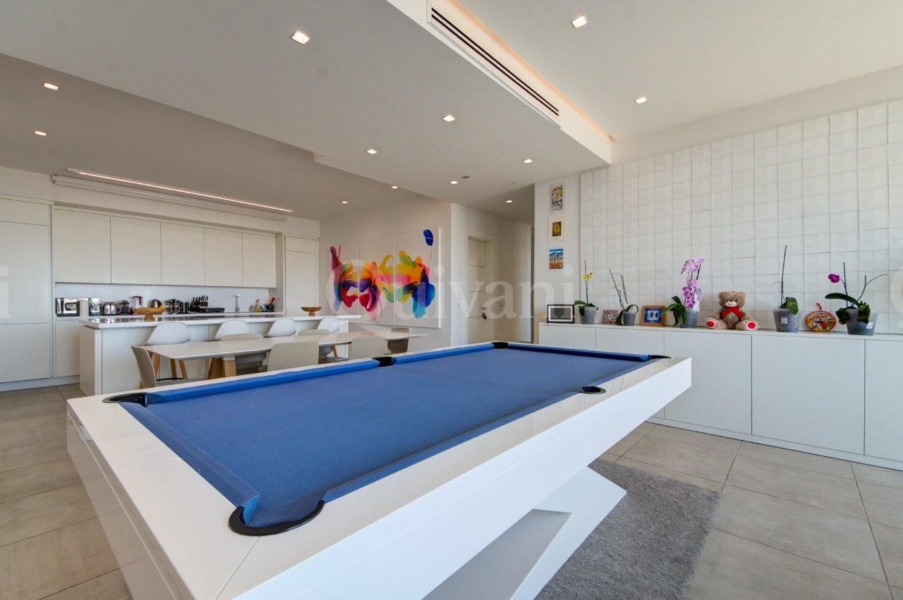 Pendergardens, Furnished Penthouse