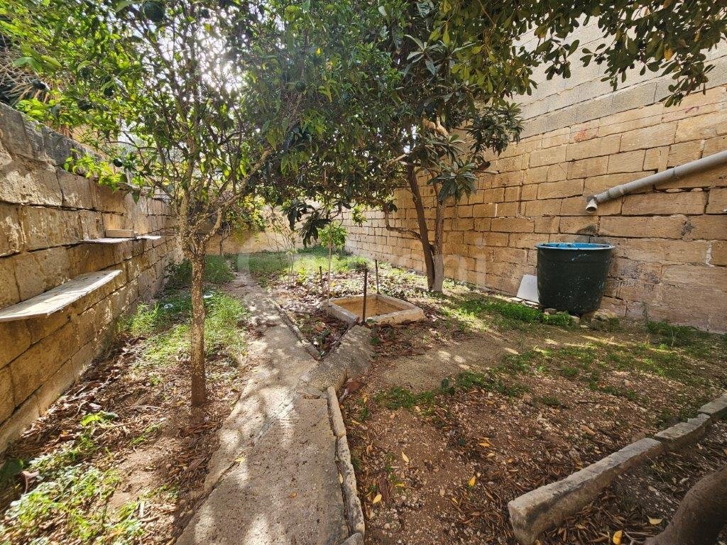 Rabat, Townhouse with large Garden