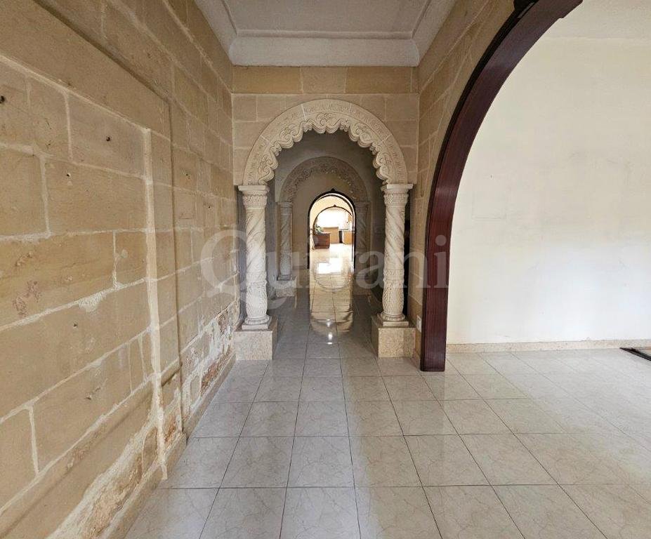 Rabat, Townhouse with large Garden