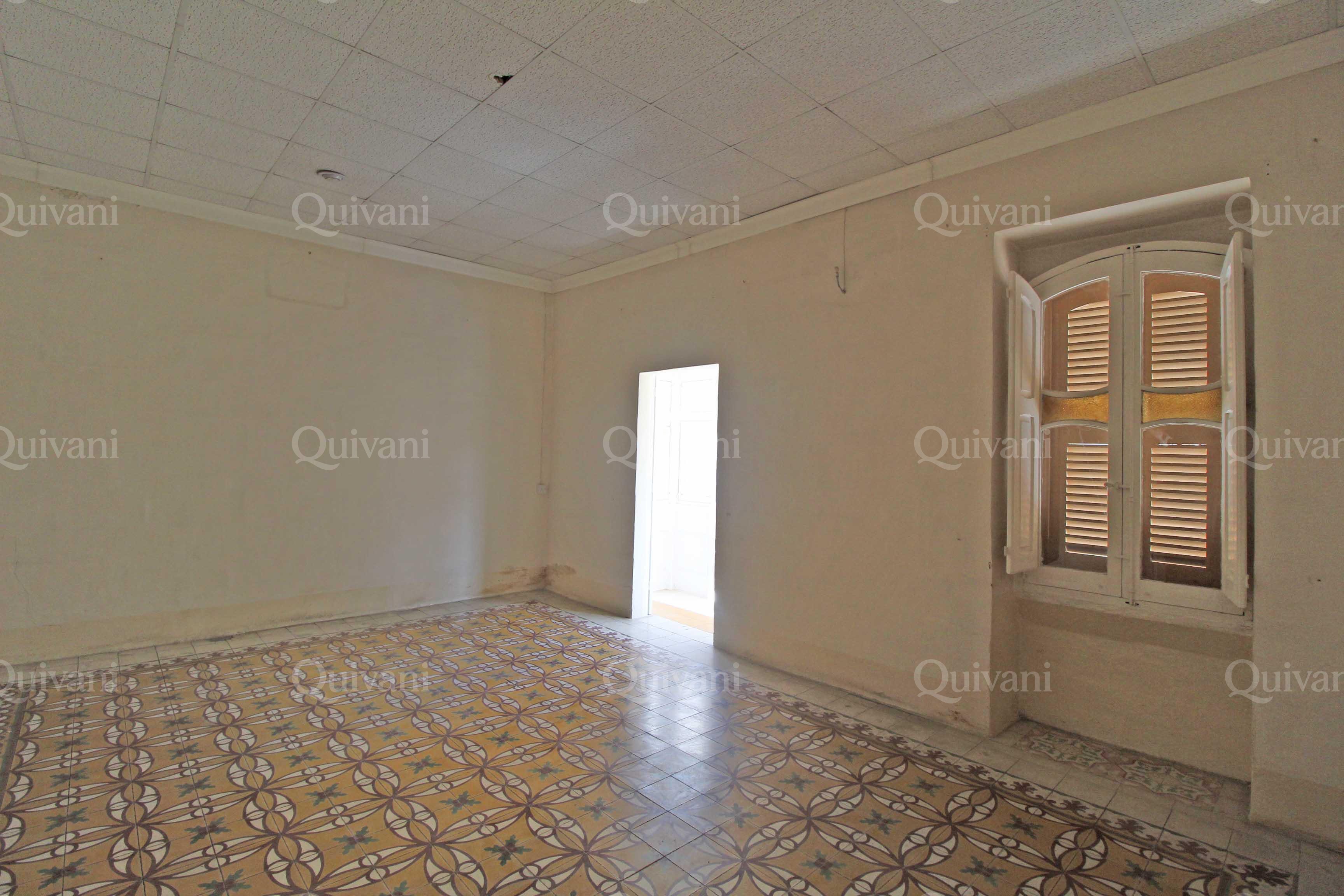 Paola, Furnished Town House