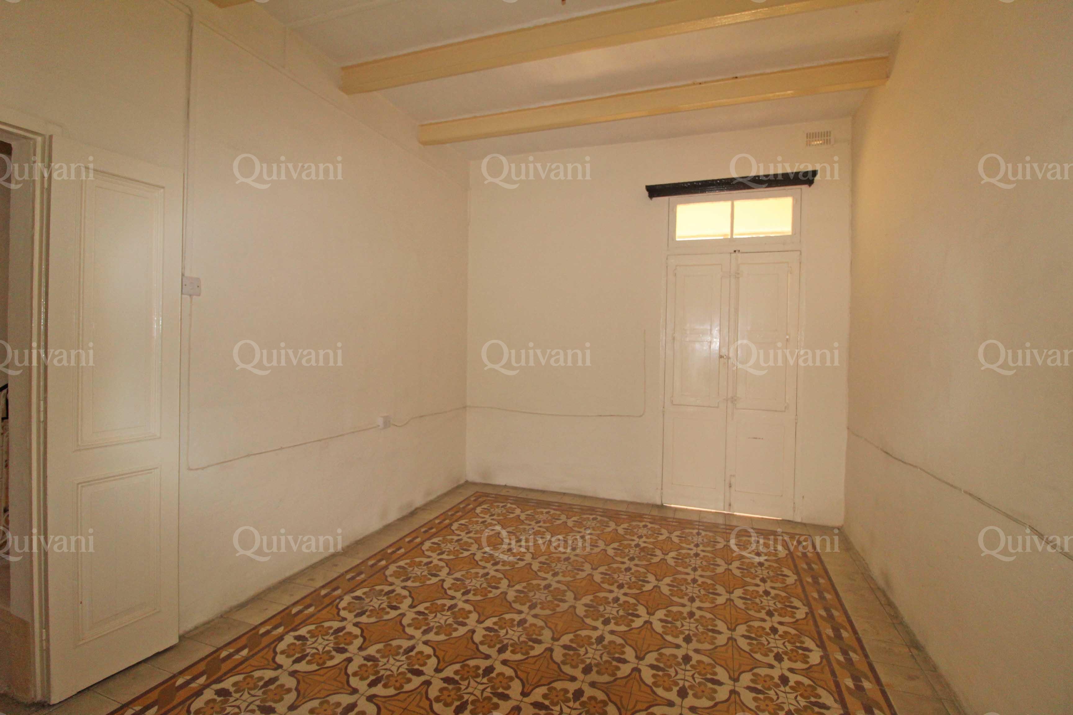 Paola, Furnished Town House