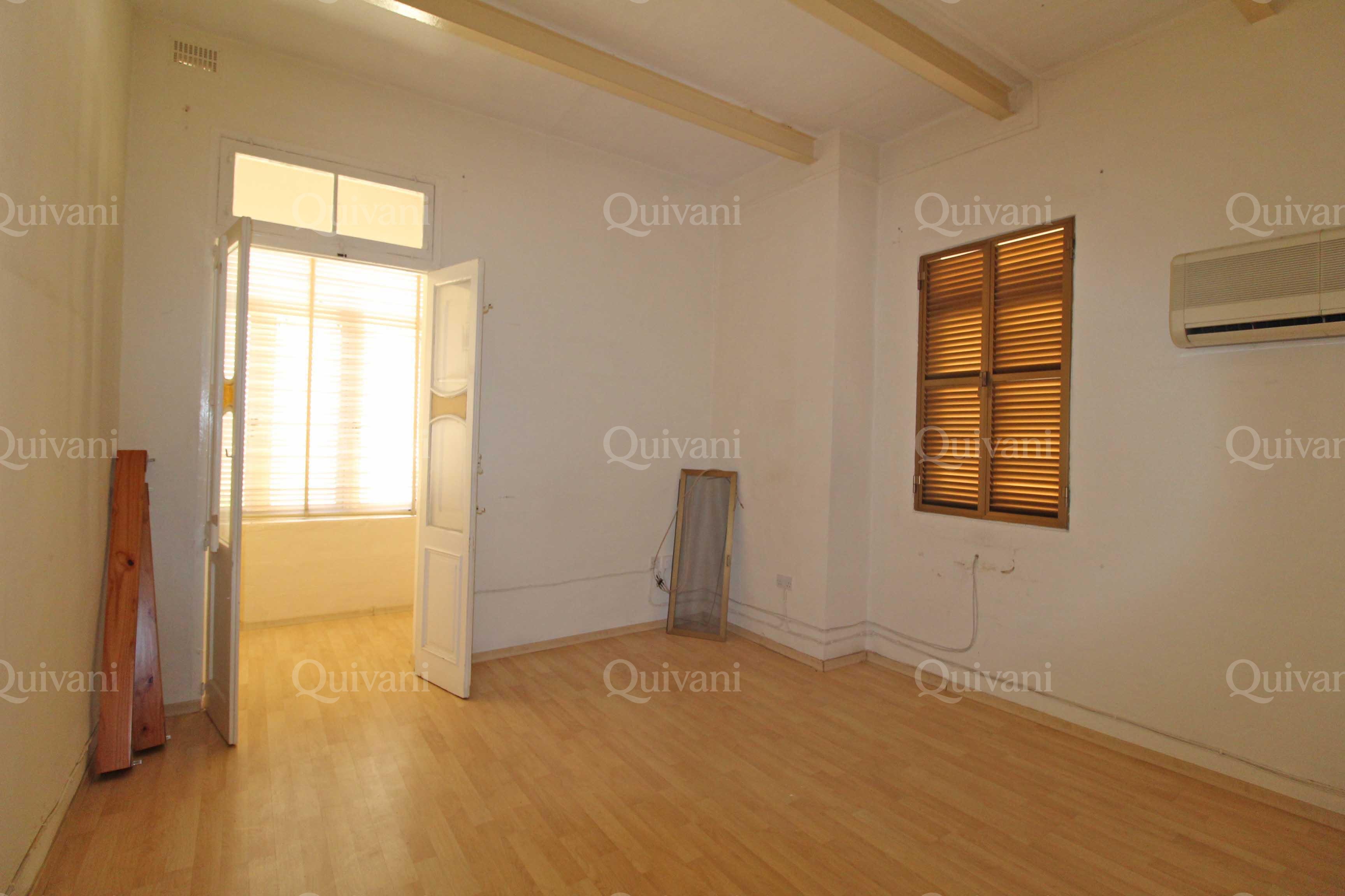 Paola, Furnished Town House